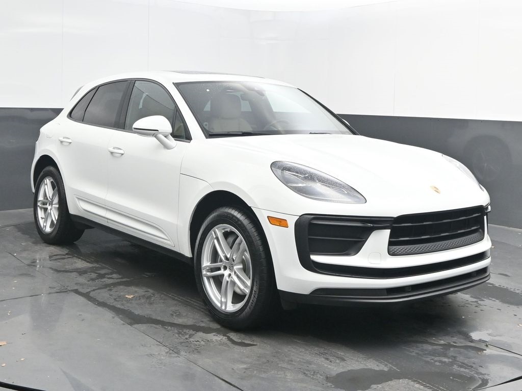 2022 Porsche Macan Base's photo