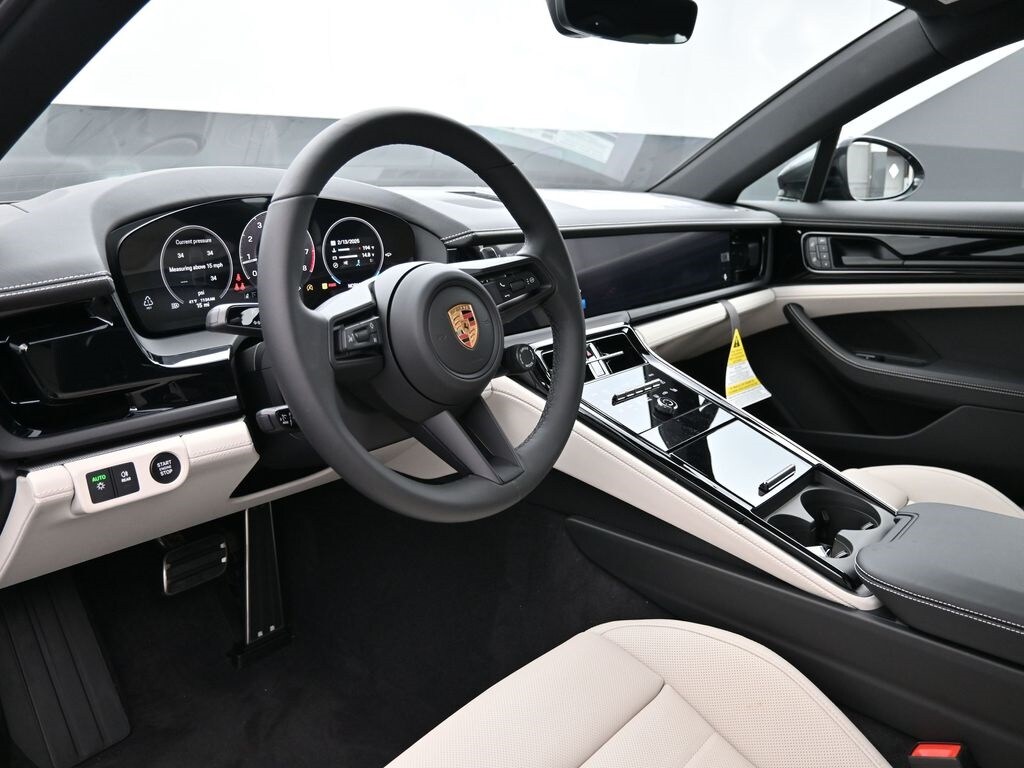 2025 Porsche Panamera 4 photo 4