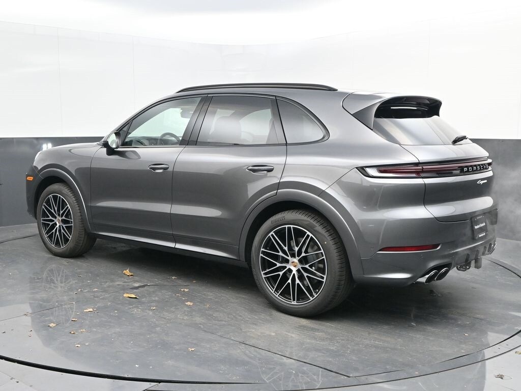 2025 Porsche Cayenne Base photo 3