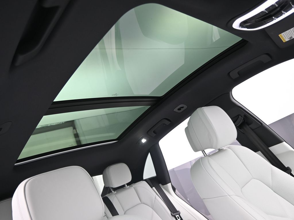 2025 Porsche Macan - Photo 20