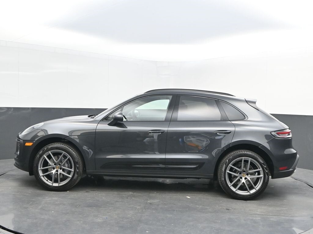 2025 Porsche Macan Base photo 4
