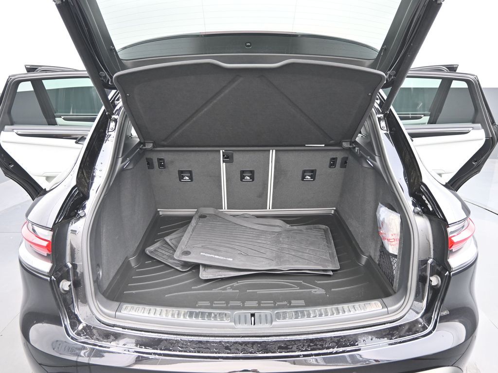 2025 Porsche Macan - Photo 23