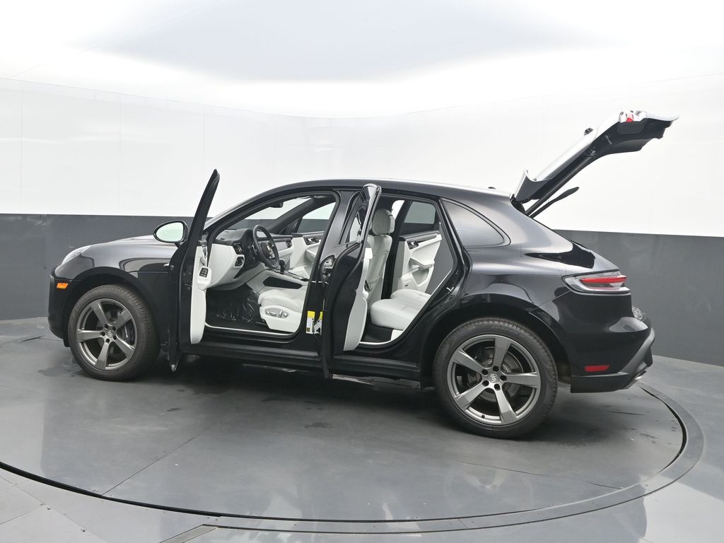 2025 Porsche Macan - Photo 33
