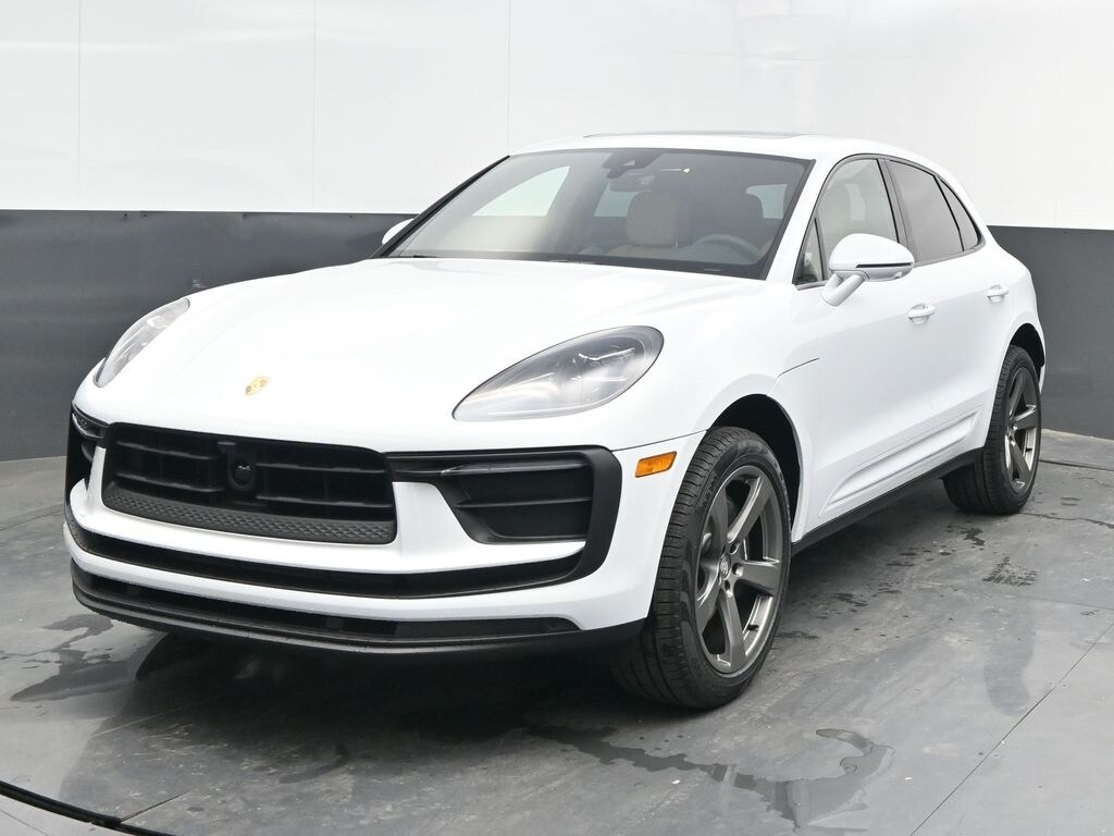 2025 Porsche Macan T photo 3
