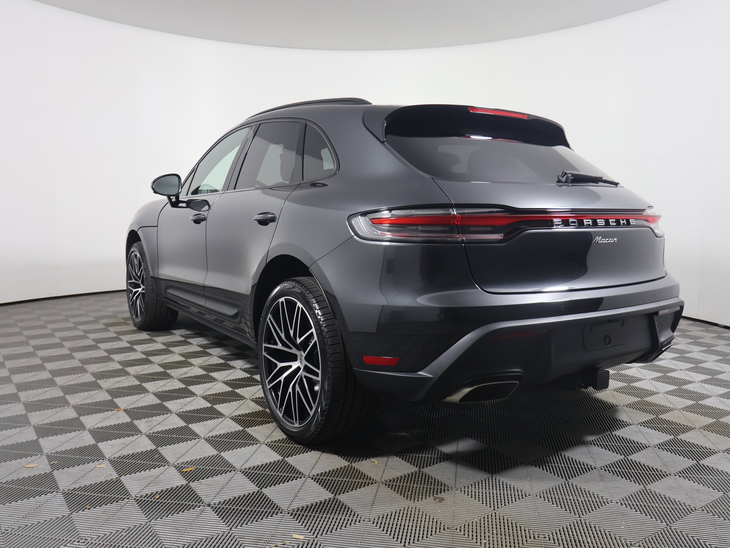 2025 Porsche Macan T photo 3