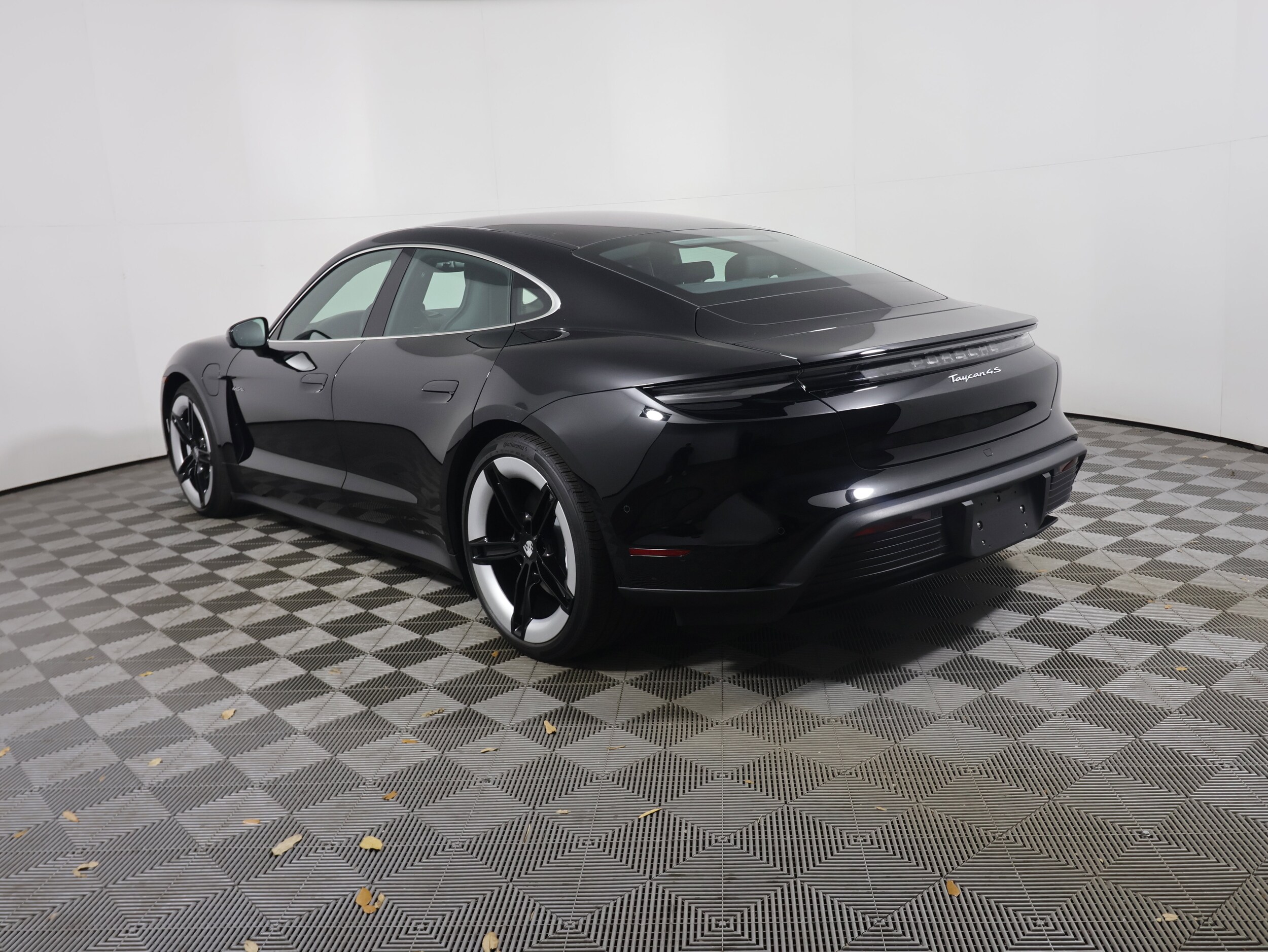 2025 Porsche Taycan 4S photo 3
