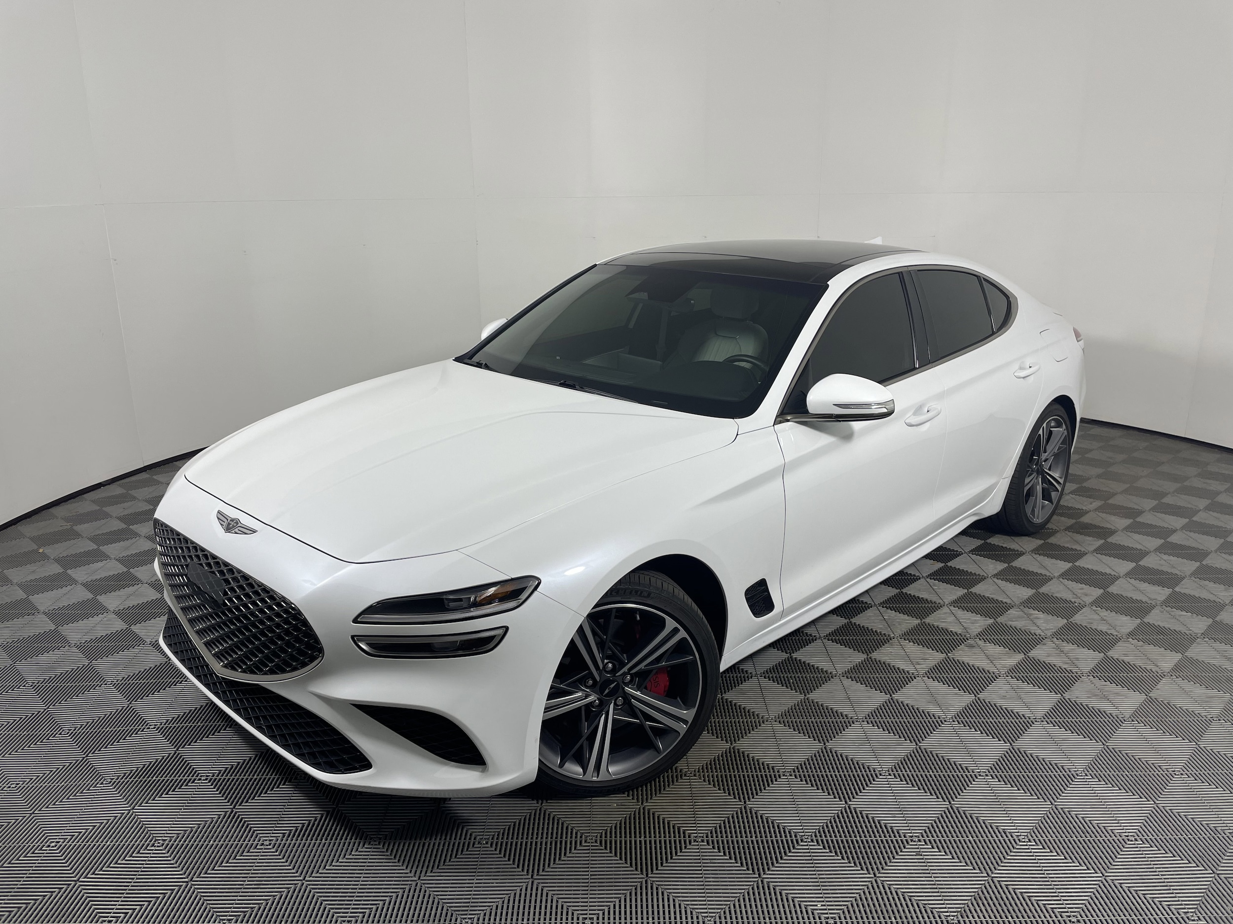 2024 GENESIS G70 Standard's photo