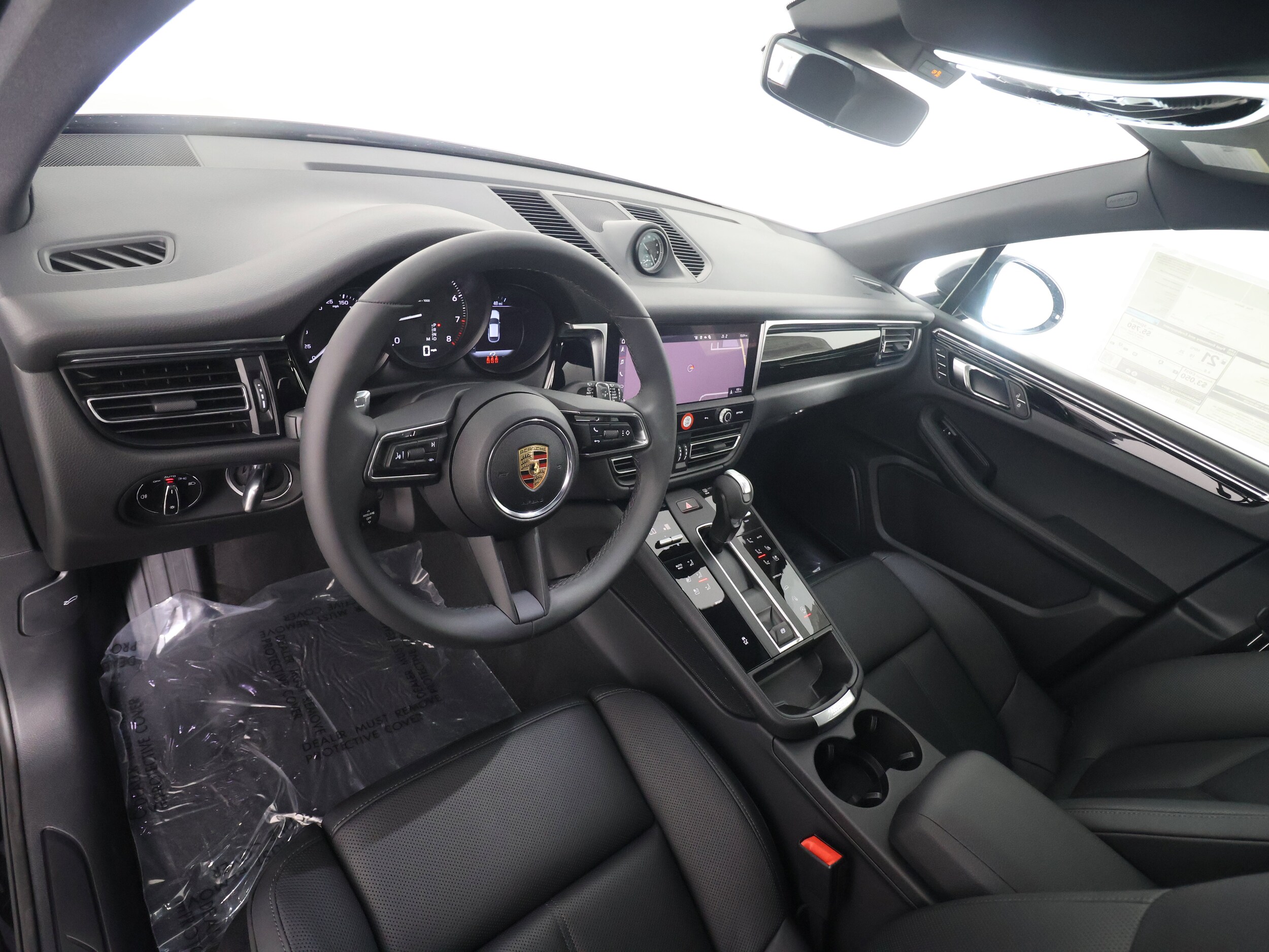 2025 Porsche Macan T photo 4
