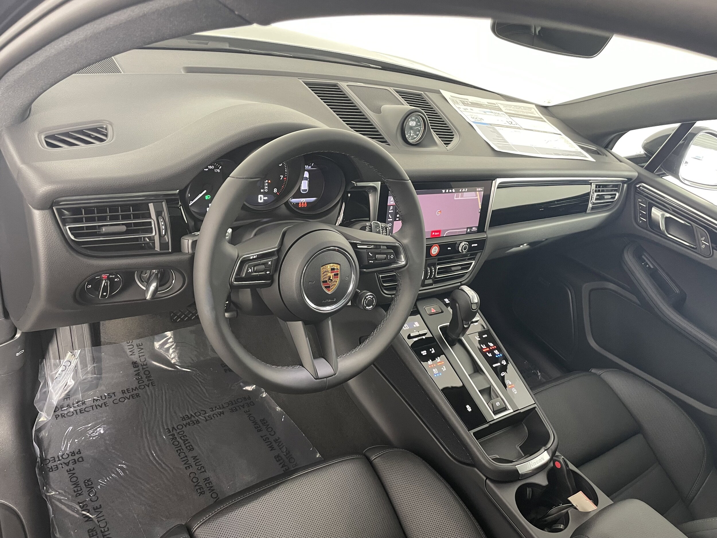 2026 Porsche Macan T photo 4