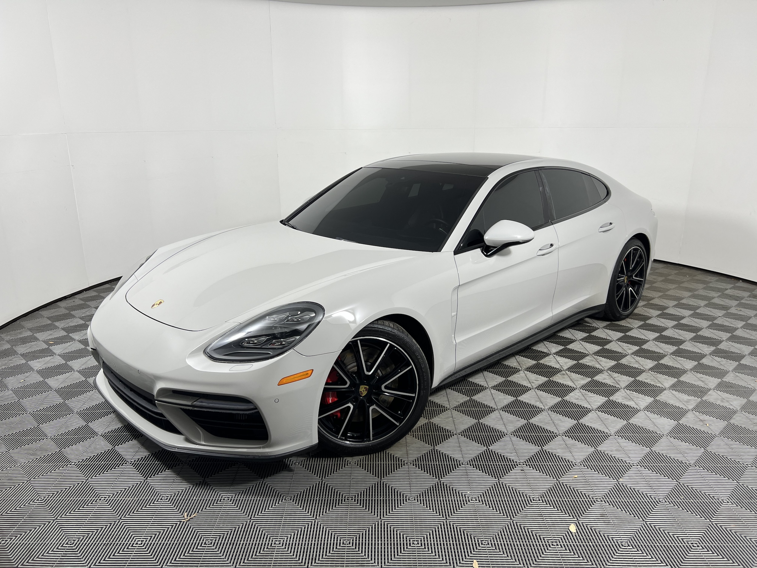 2018 Porsche Panamera Turbo's photo