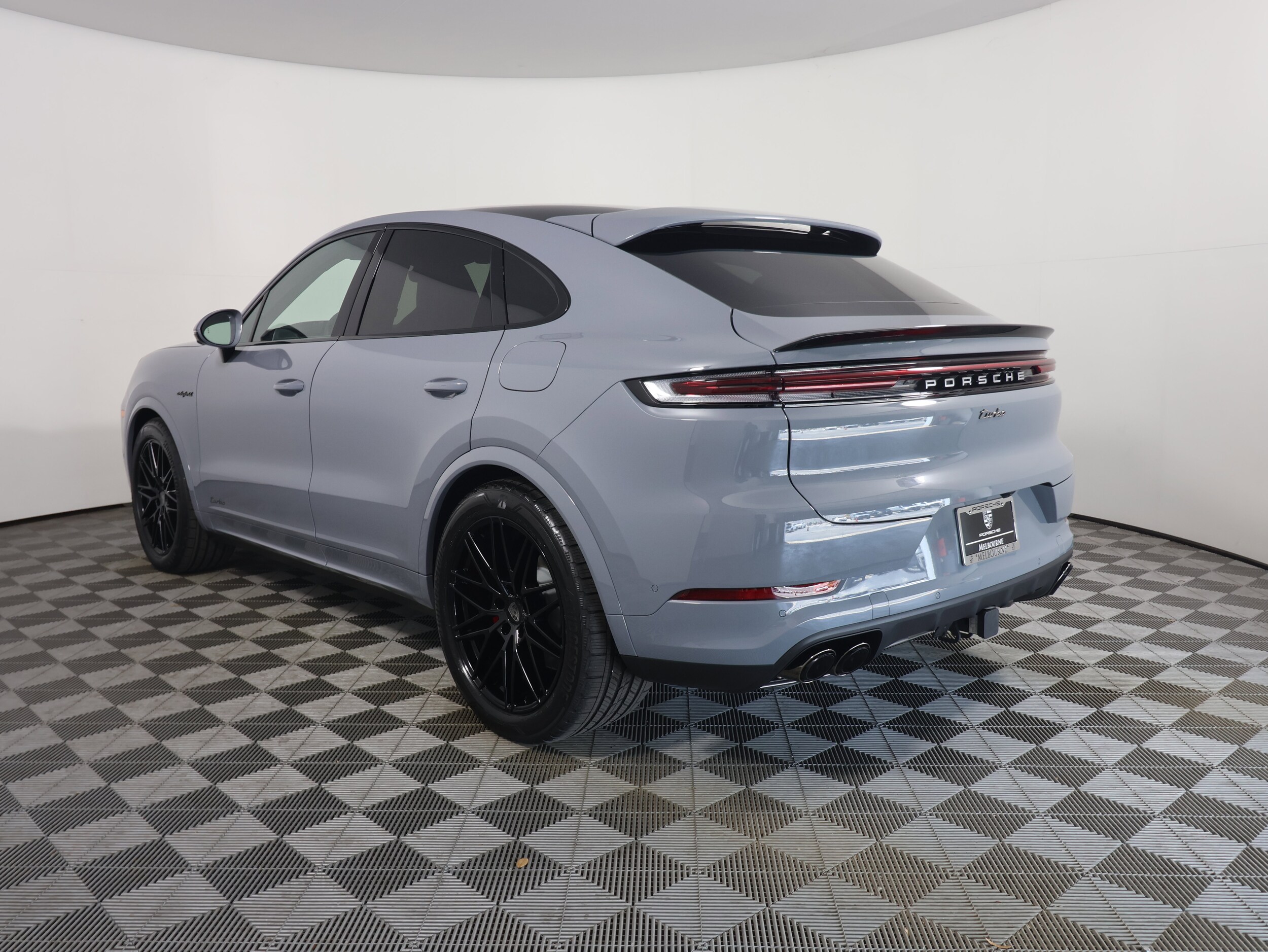 2025 Porsche Cayenne E-Hybrid Coupe Turbo photo 3