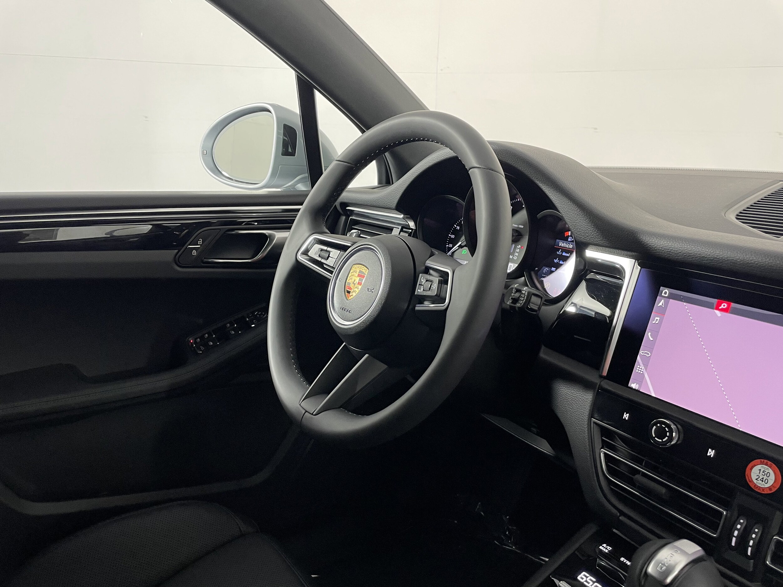2026 Porsche Macan - Photo 12