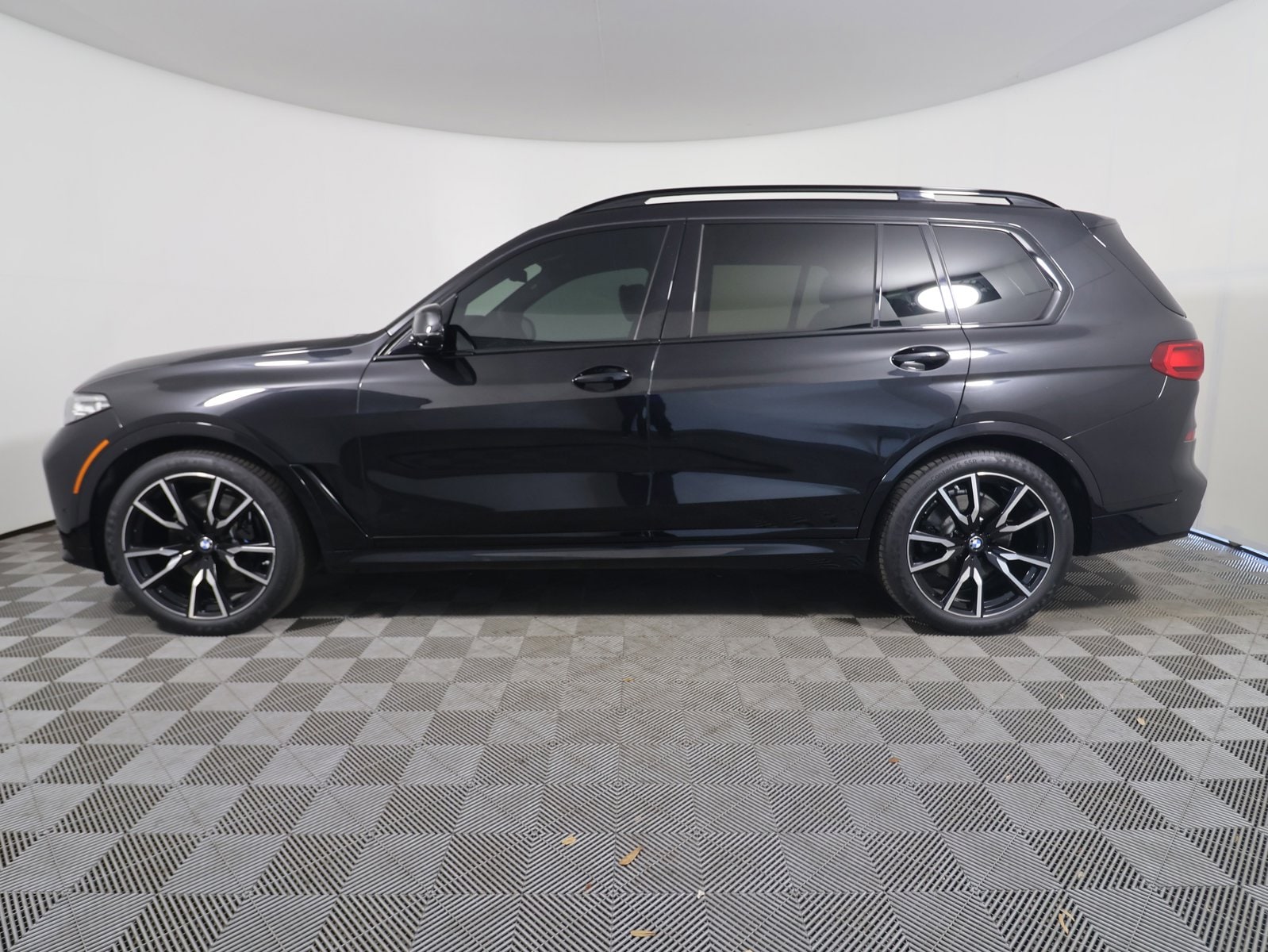 Used 2022 BMW X7 40i with VIN 5UXCW2C01N9J34293 for sale in Melbourne, FL