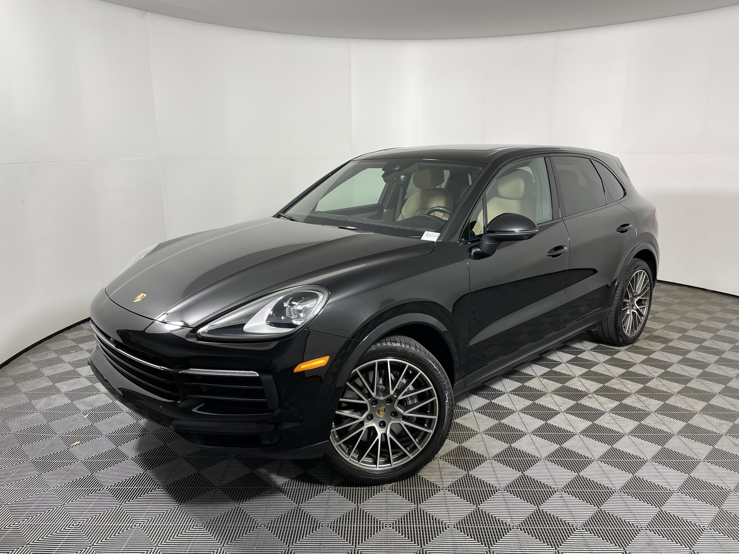2023 Porsche Cayenne Base's photo