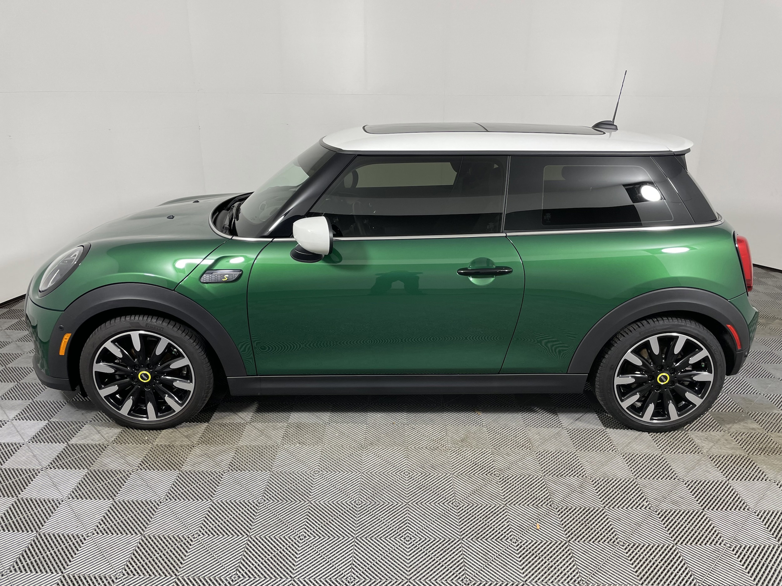 Used 2024 MINI Hardtop 2 Door SE with VIN WMW13DJ08R2V90402 for sale in Melbourne, FL