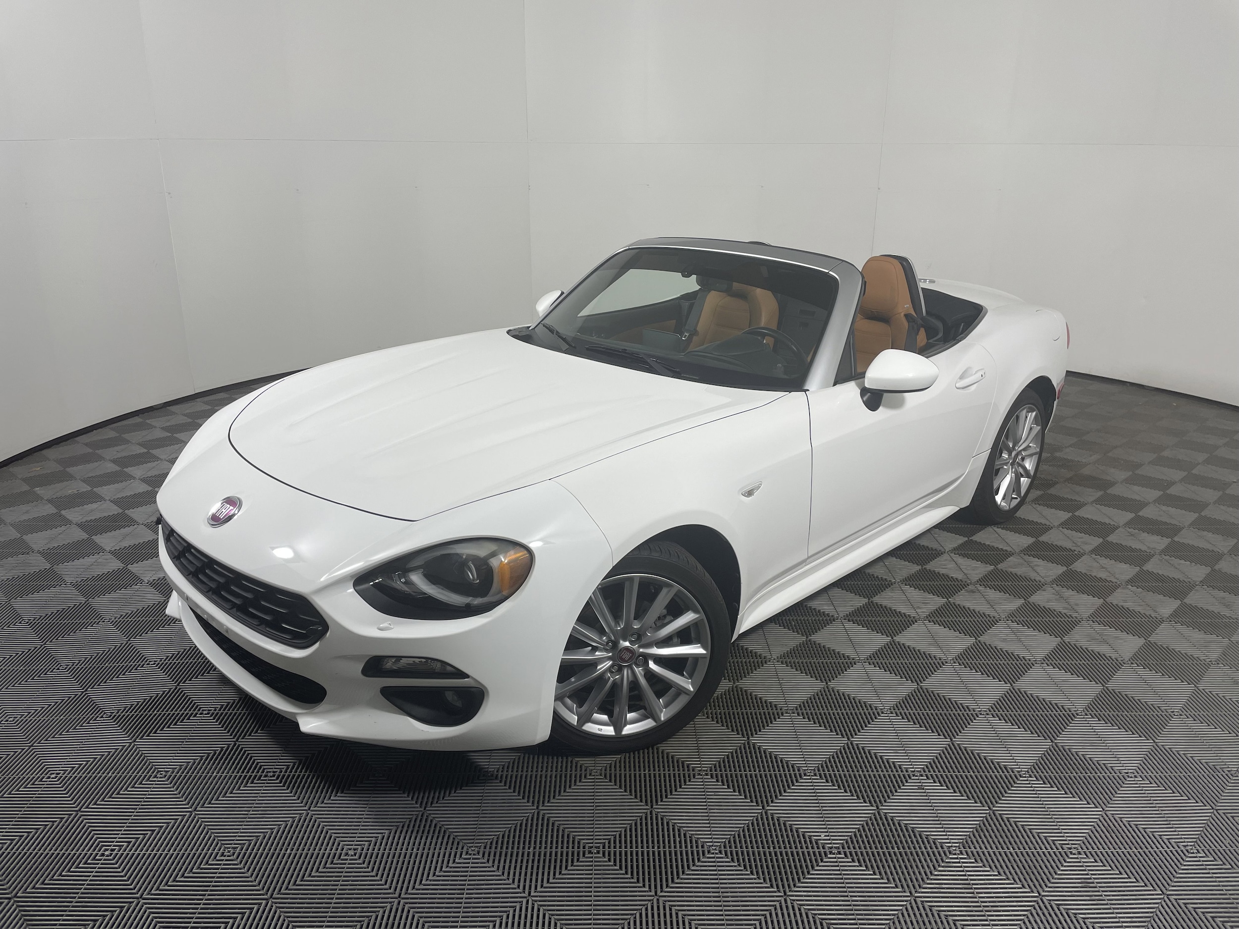 2018 FIAT 124 Spider Lusso's photo