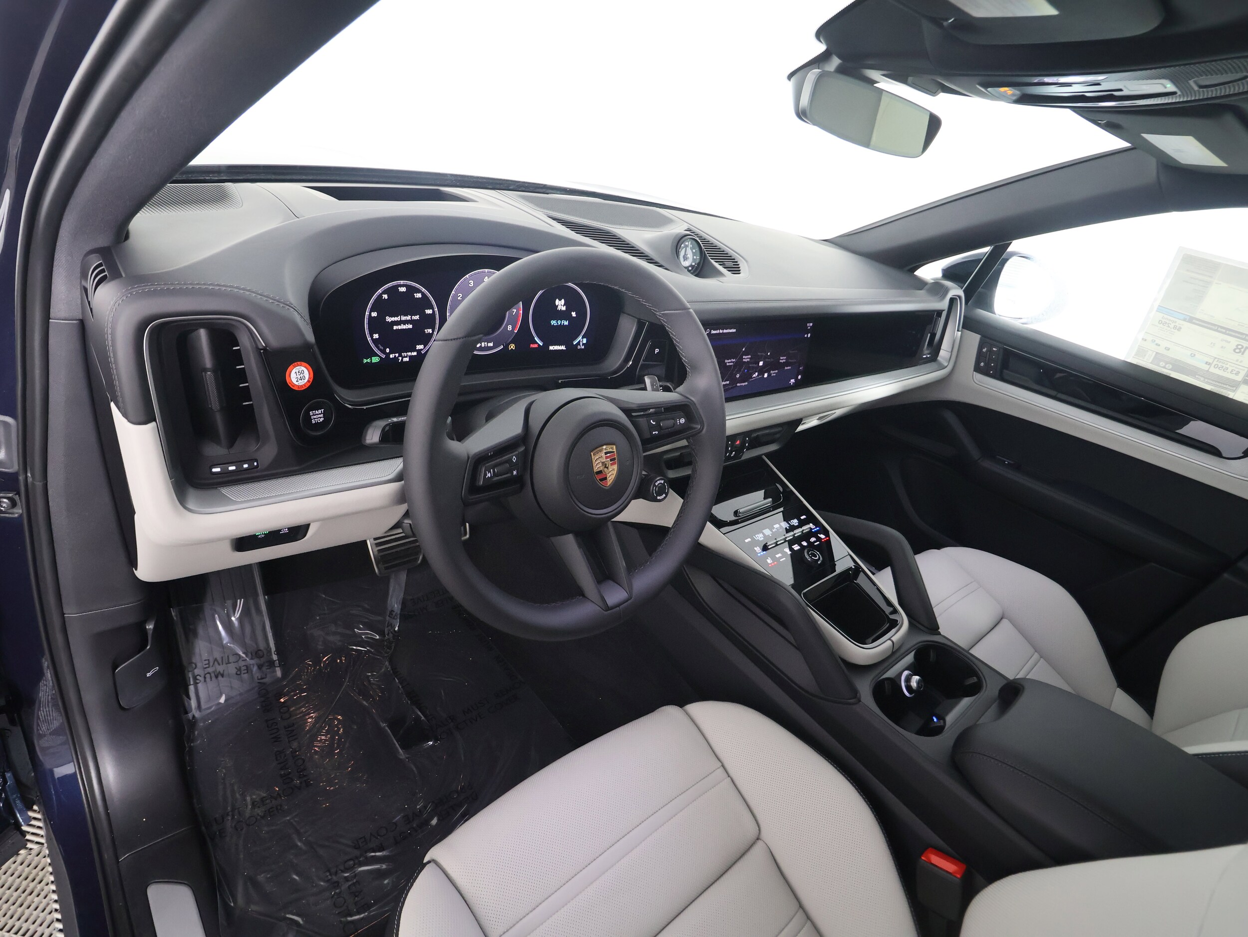 2025 Porsche Cayenne Coupe S photo 4
