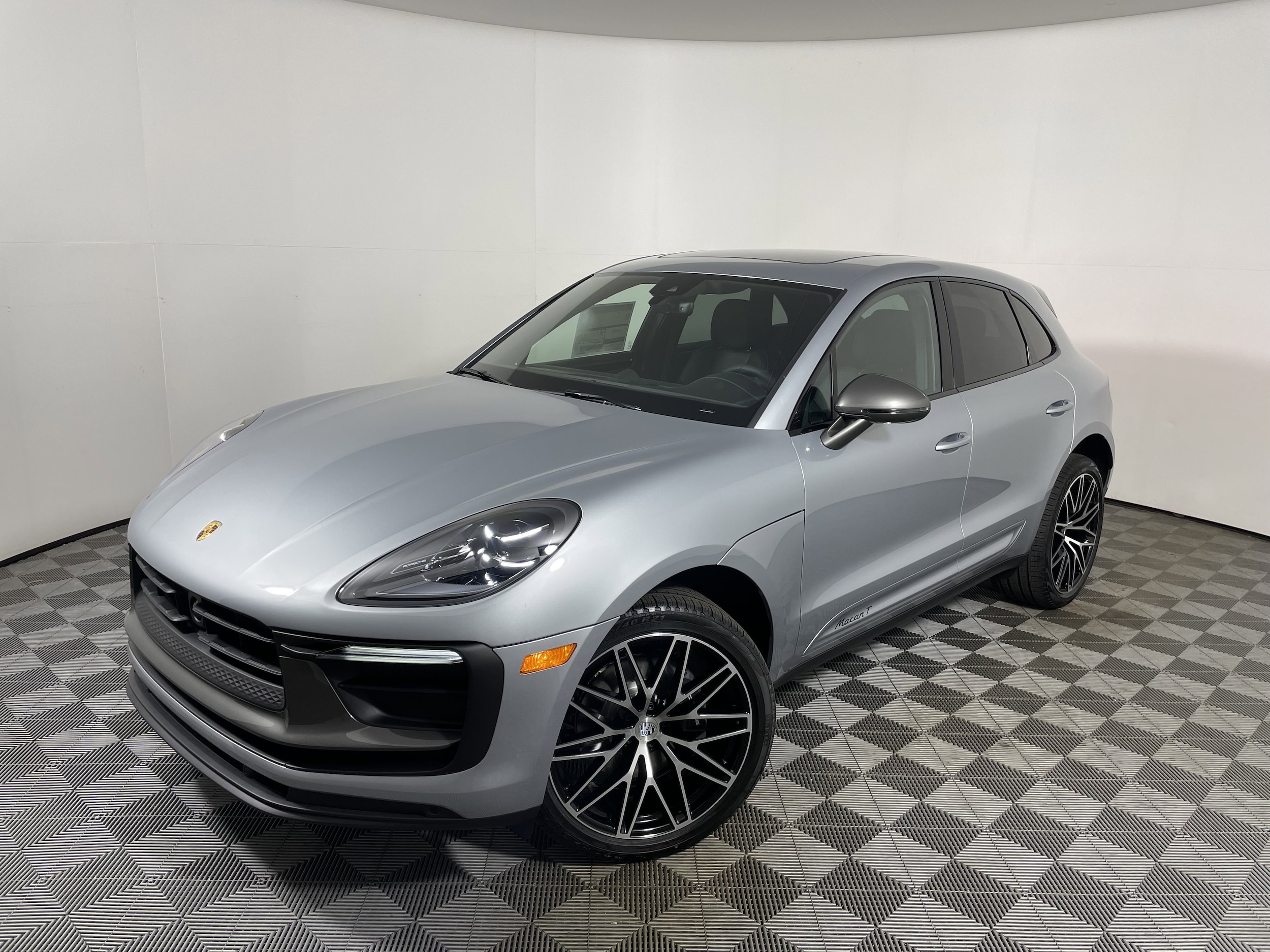 2026 Porsche Macan T's photo