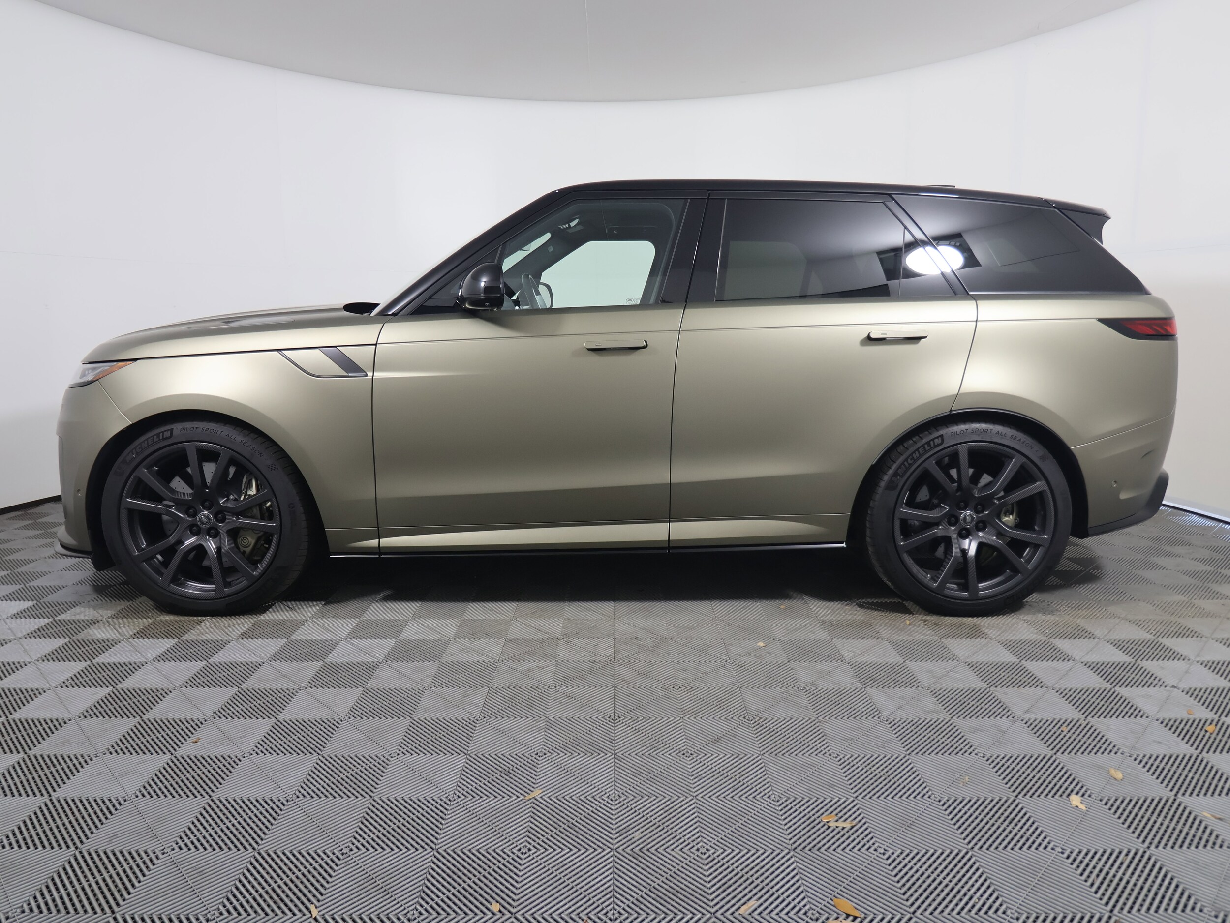 2024 Land Rover Range Rover Sport photo 2