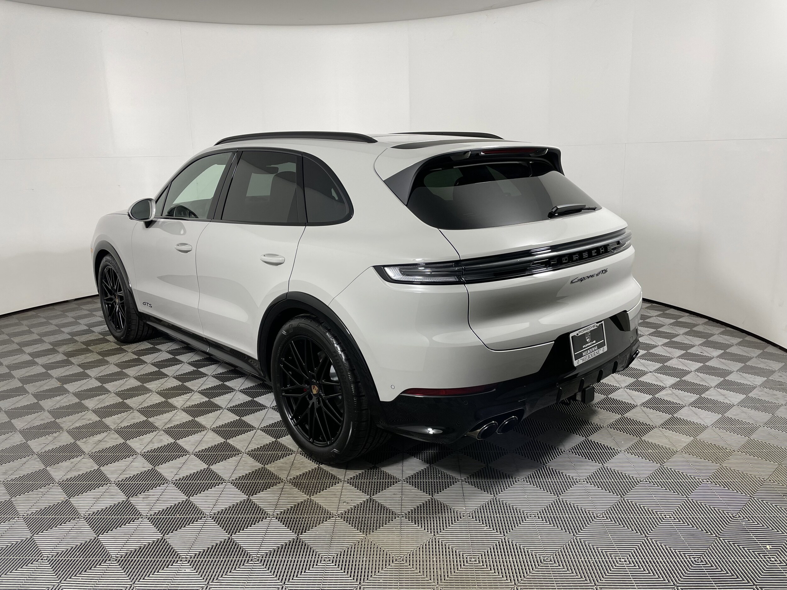 2026 Porsche Cayenne GTS photo 2