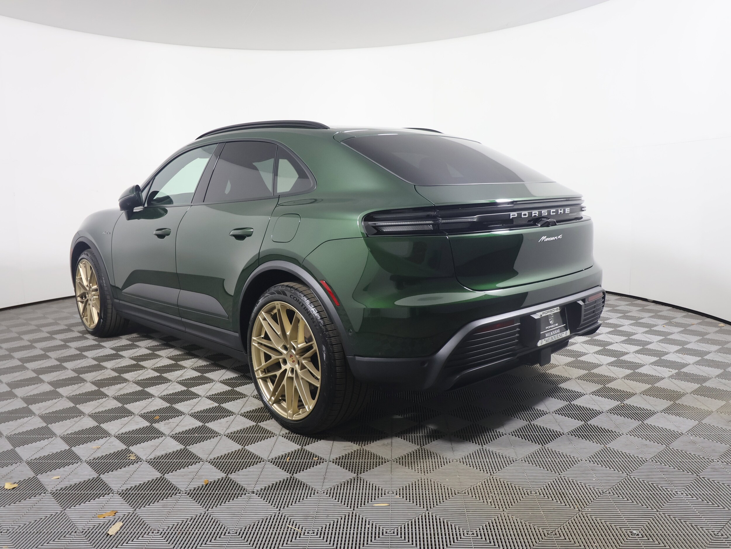 2024 Porsche Macan Electric photo 3