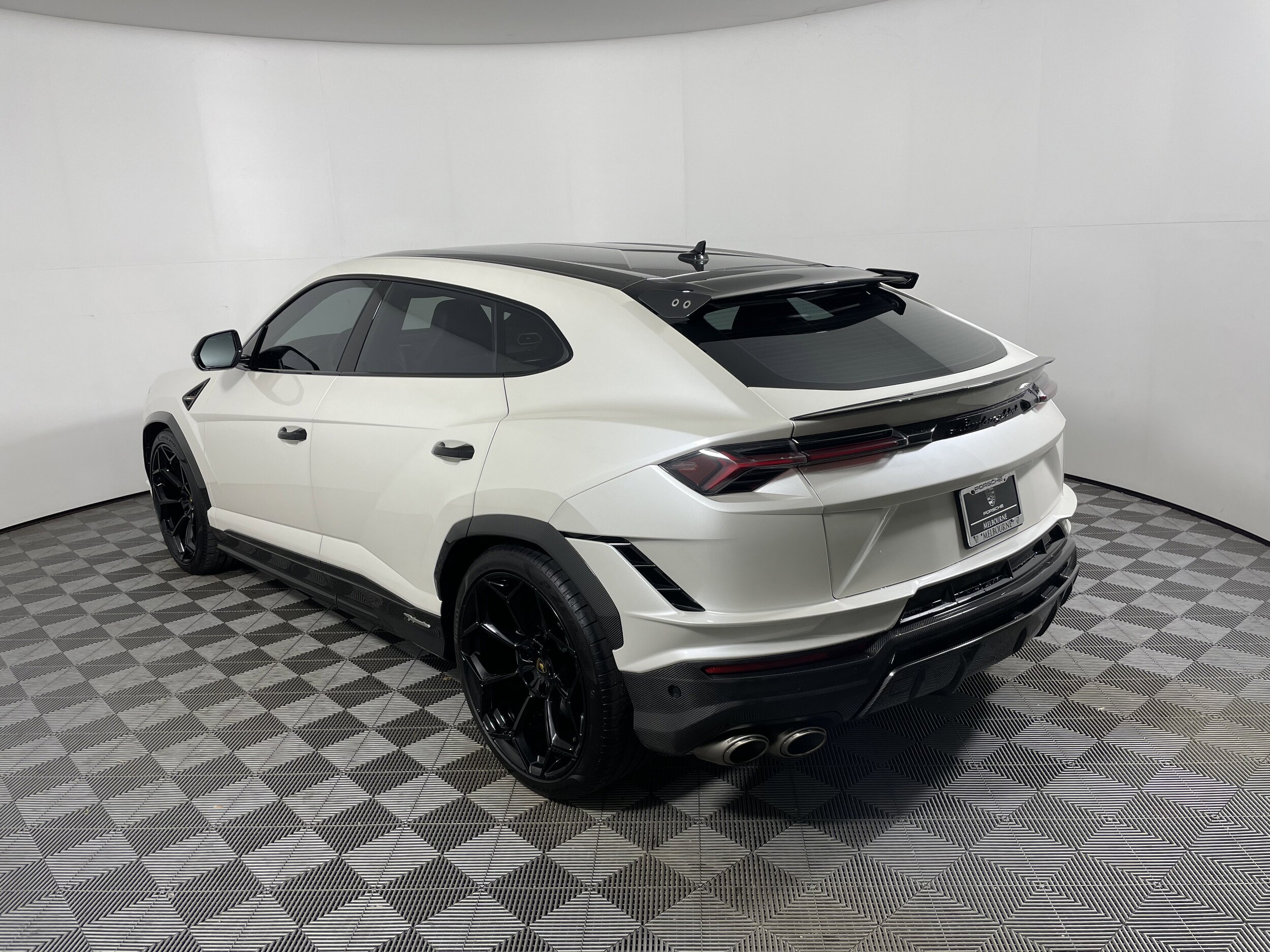 2023 Lamborghini Urus Performante photo 3