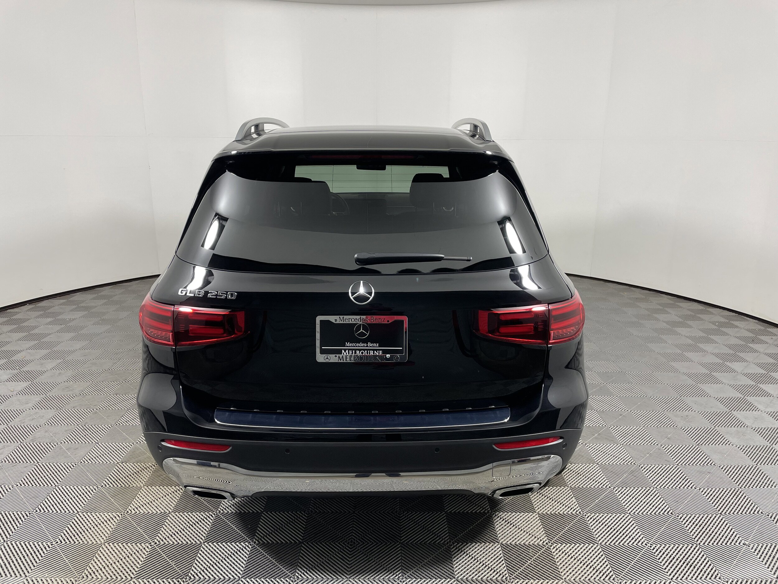 2025 Mercedes Benz GLB 250 photo 4