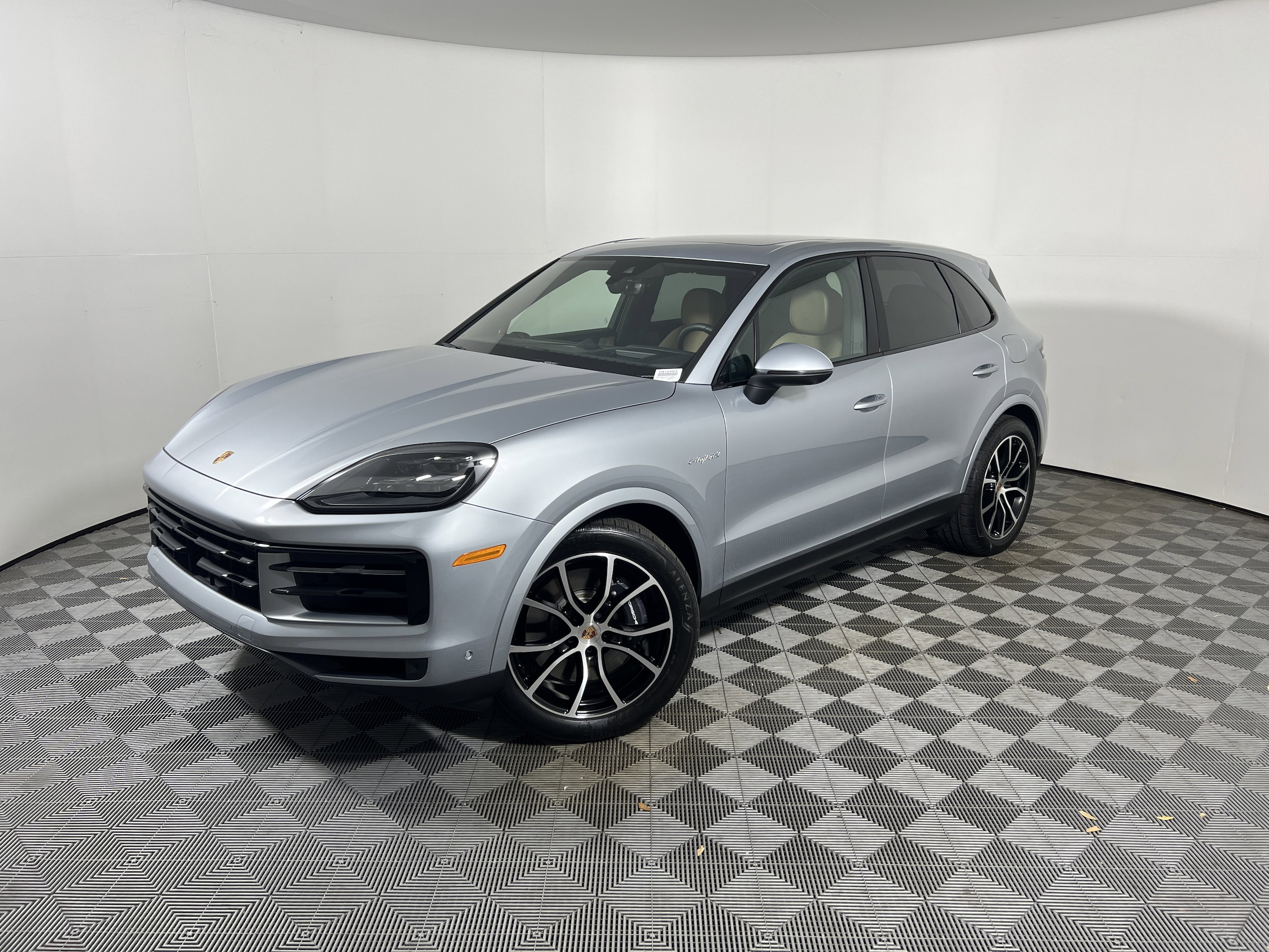 2026 Porsche Cayenne E-Hybrid's photo