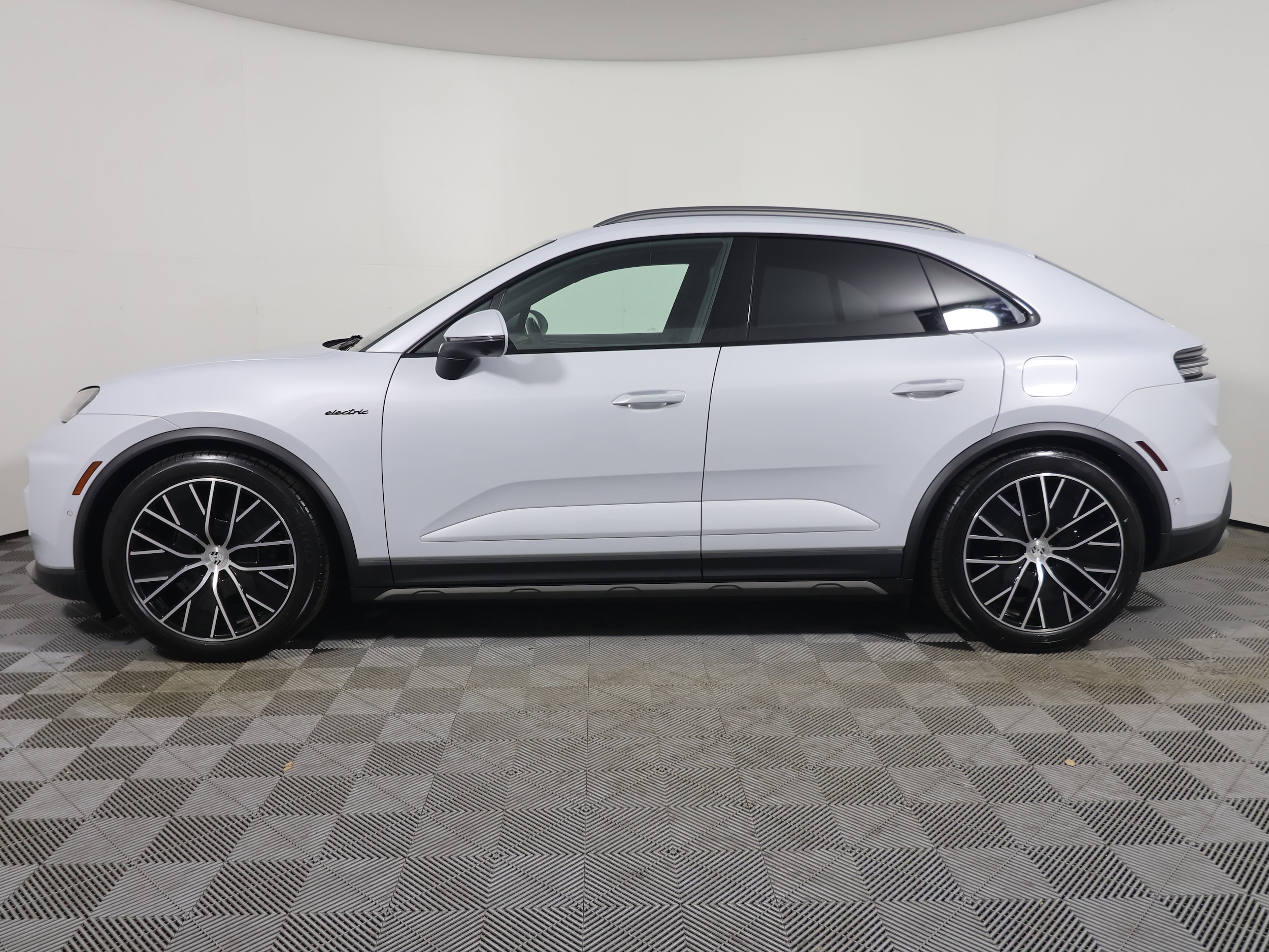 Certified 2024 Porsche Macan Base with VIN WP1AA2XA7RL002833 for sale in Melbourne, FL