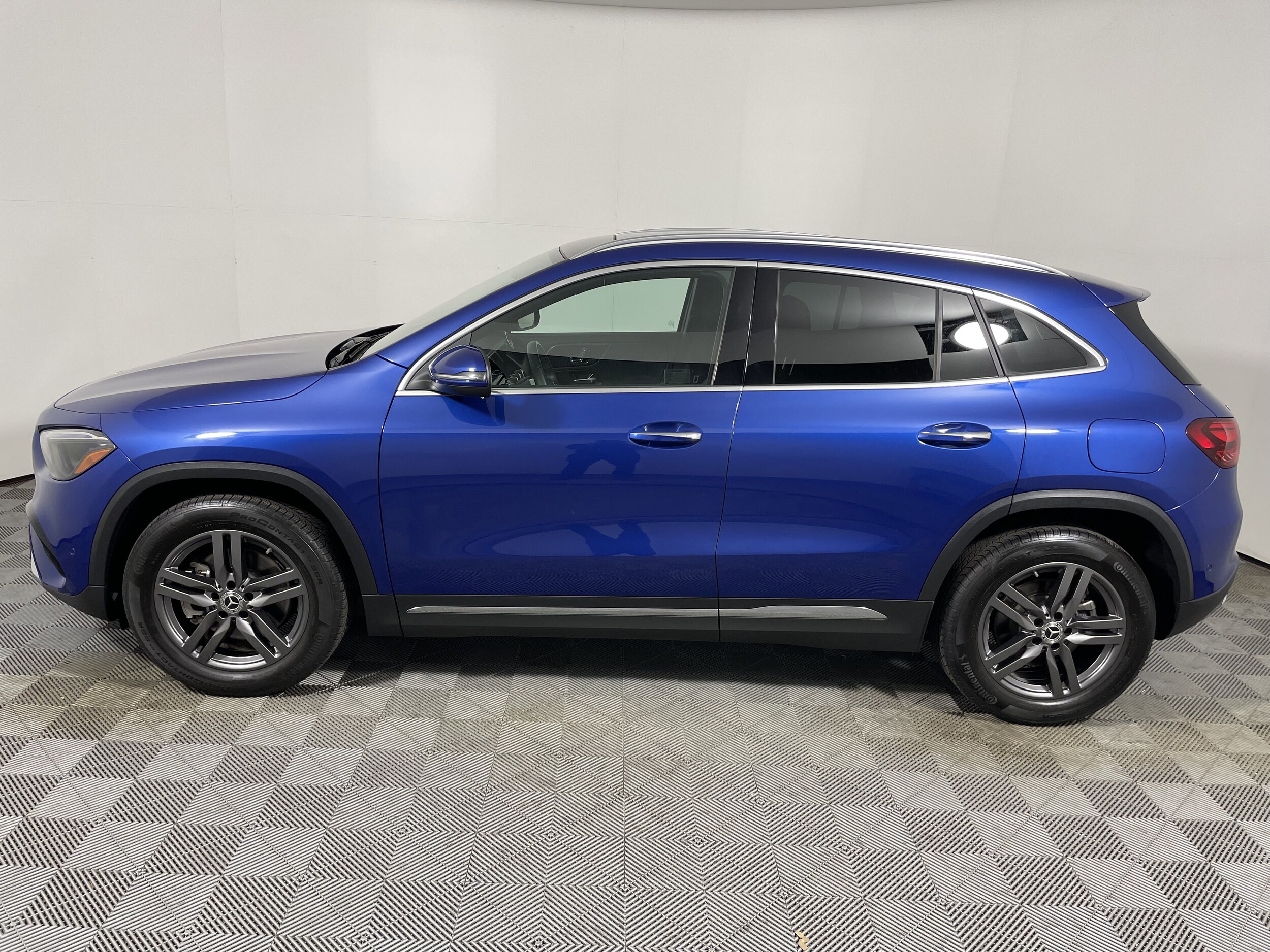 2025 Mercedes Benz GLA 250 photo 2