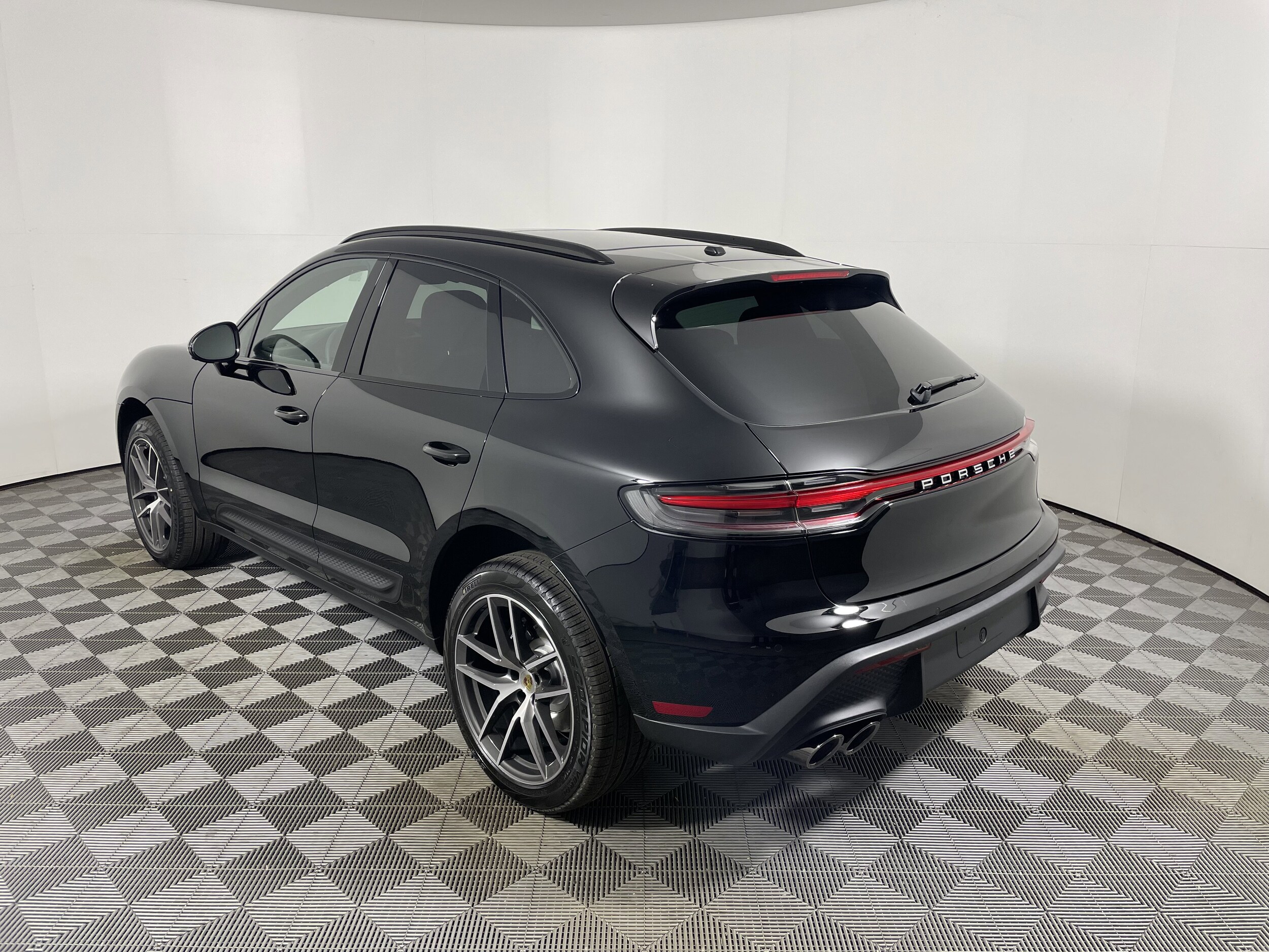 2026 Porsche Macan T photo 3