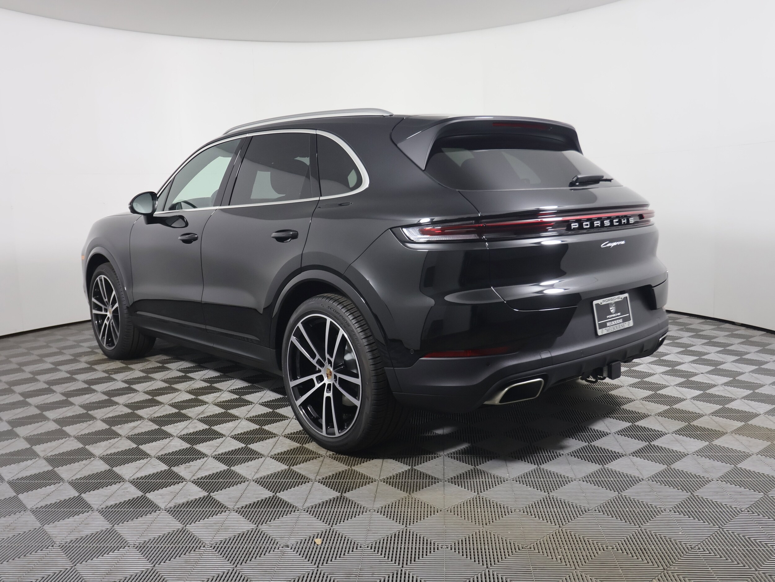 2025 Porsche Cayenne photo 2