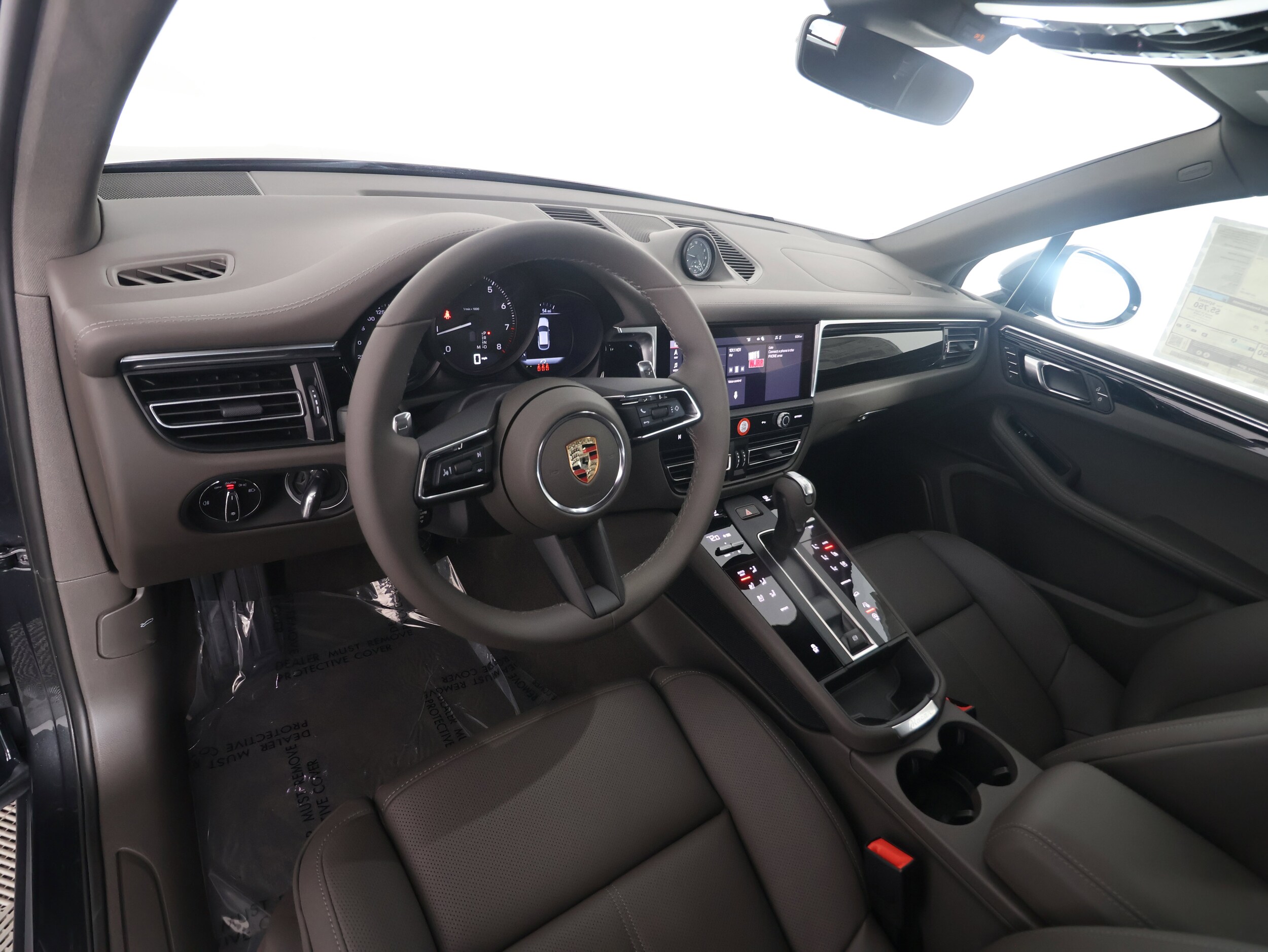 2025 Porsche Macan T photo 4