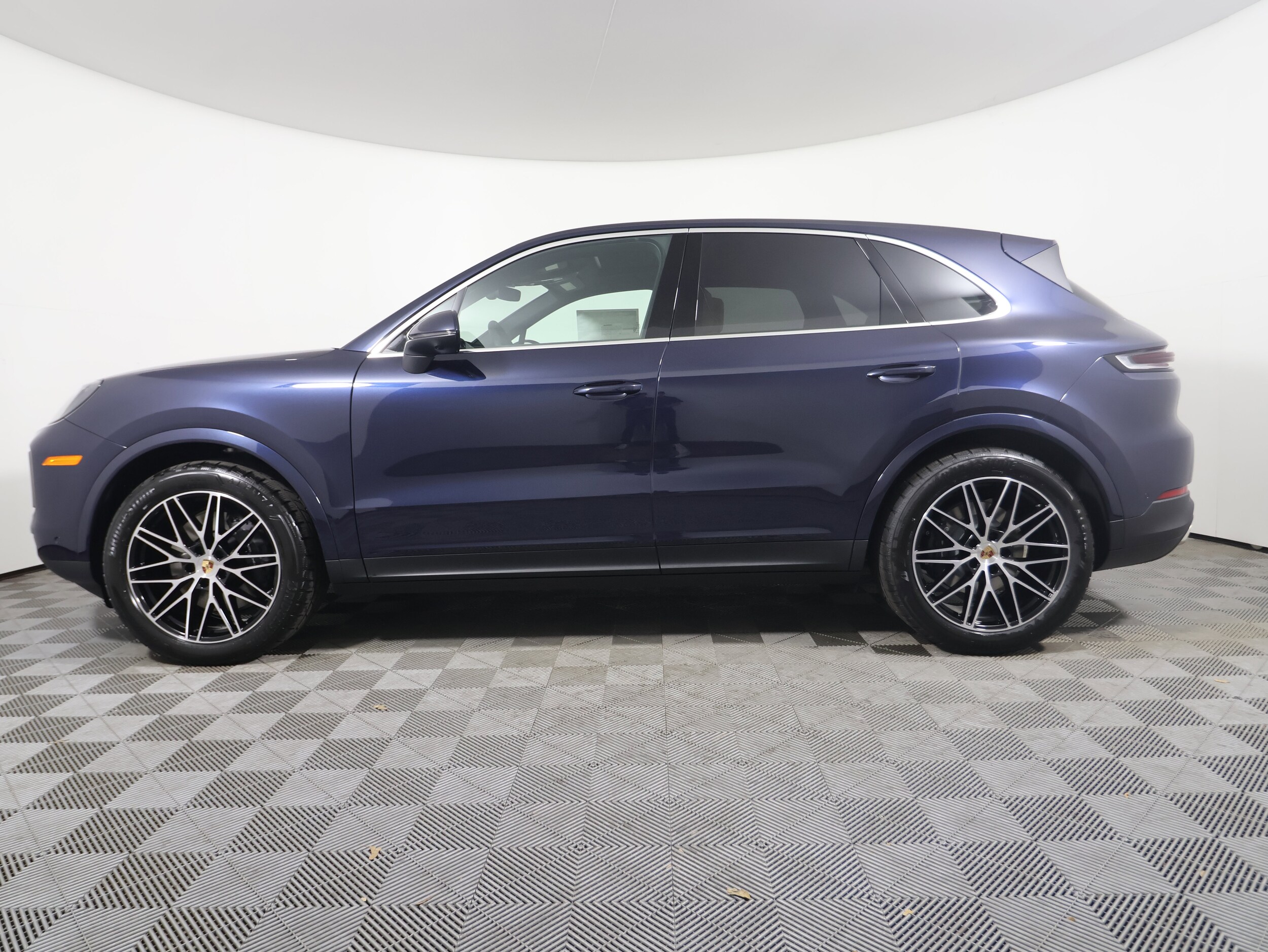 2025 Porsche Cayenne photo 2