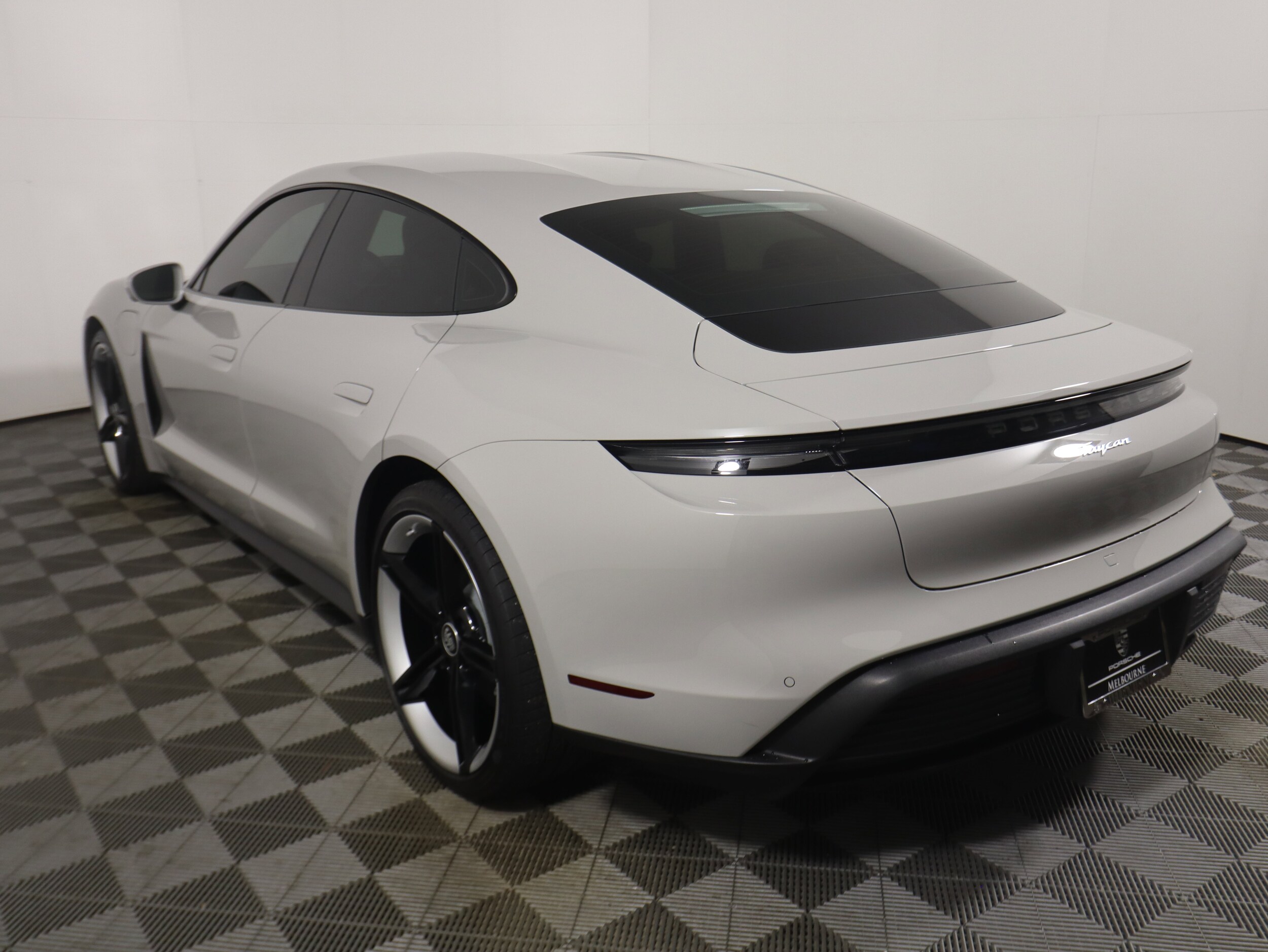 2022 Porsche Taycan photo 3