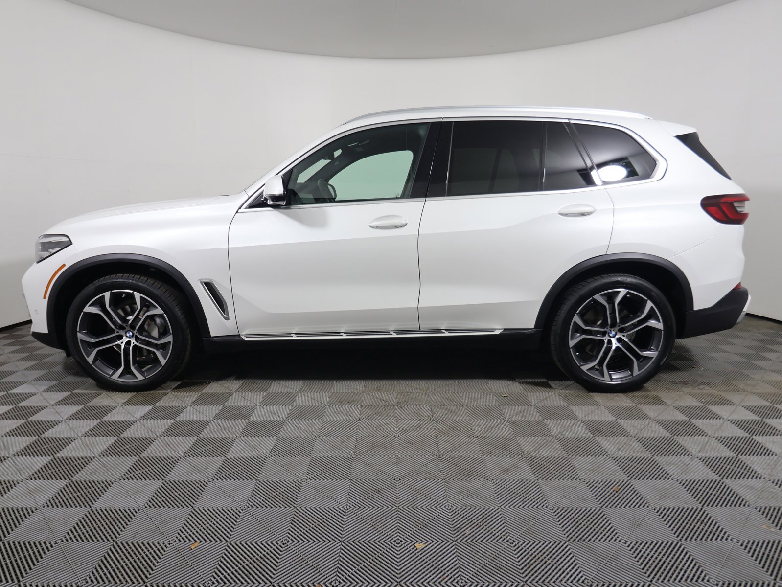 Used 2022 BMW X5 40i with VIN 5UXCR4C01N9M79424 for sale in Melbourne, FL