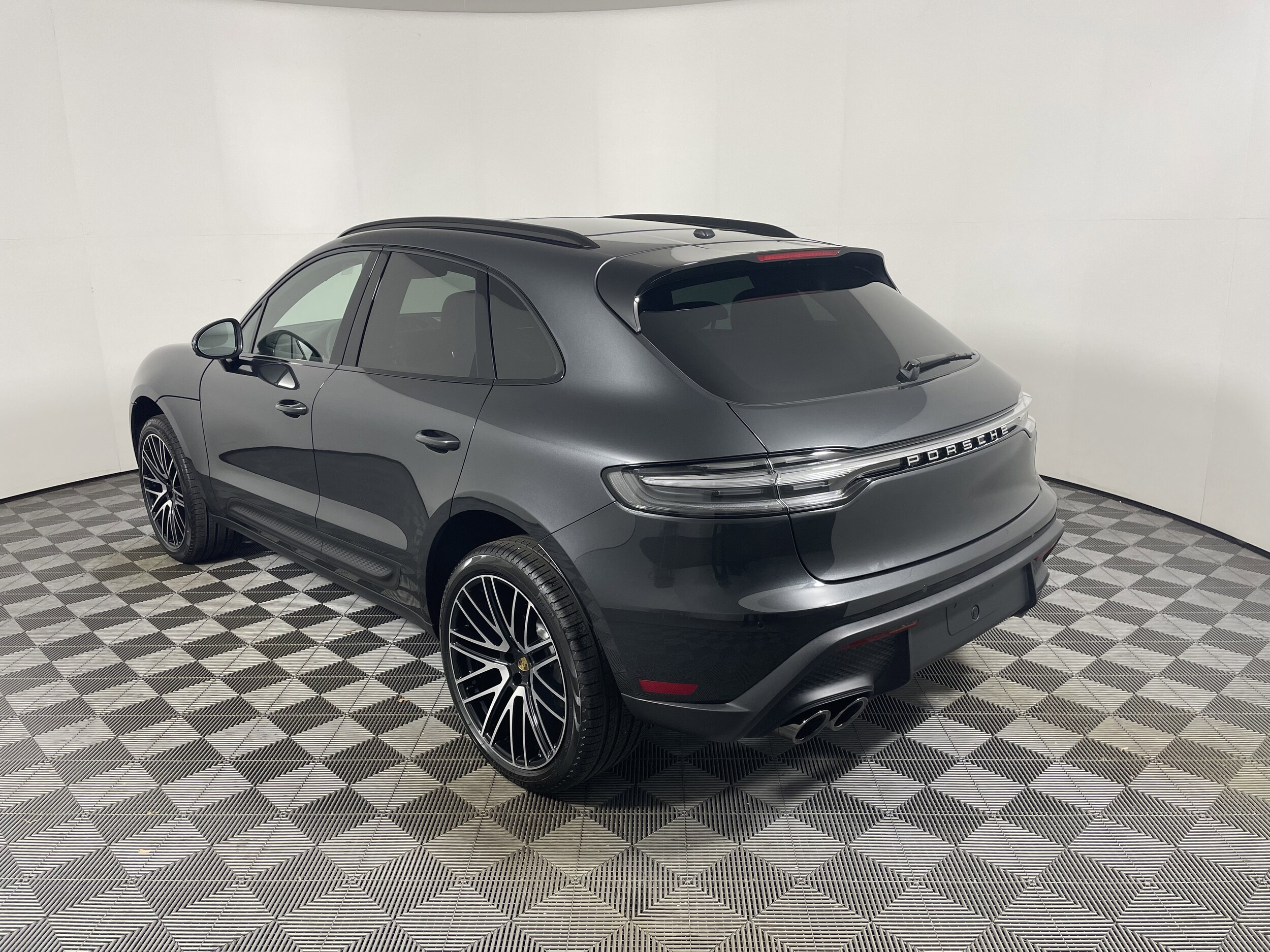 2026 Porsche Macan T photo 3