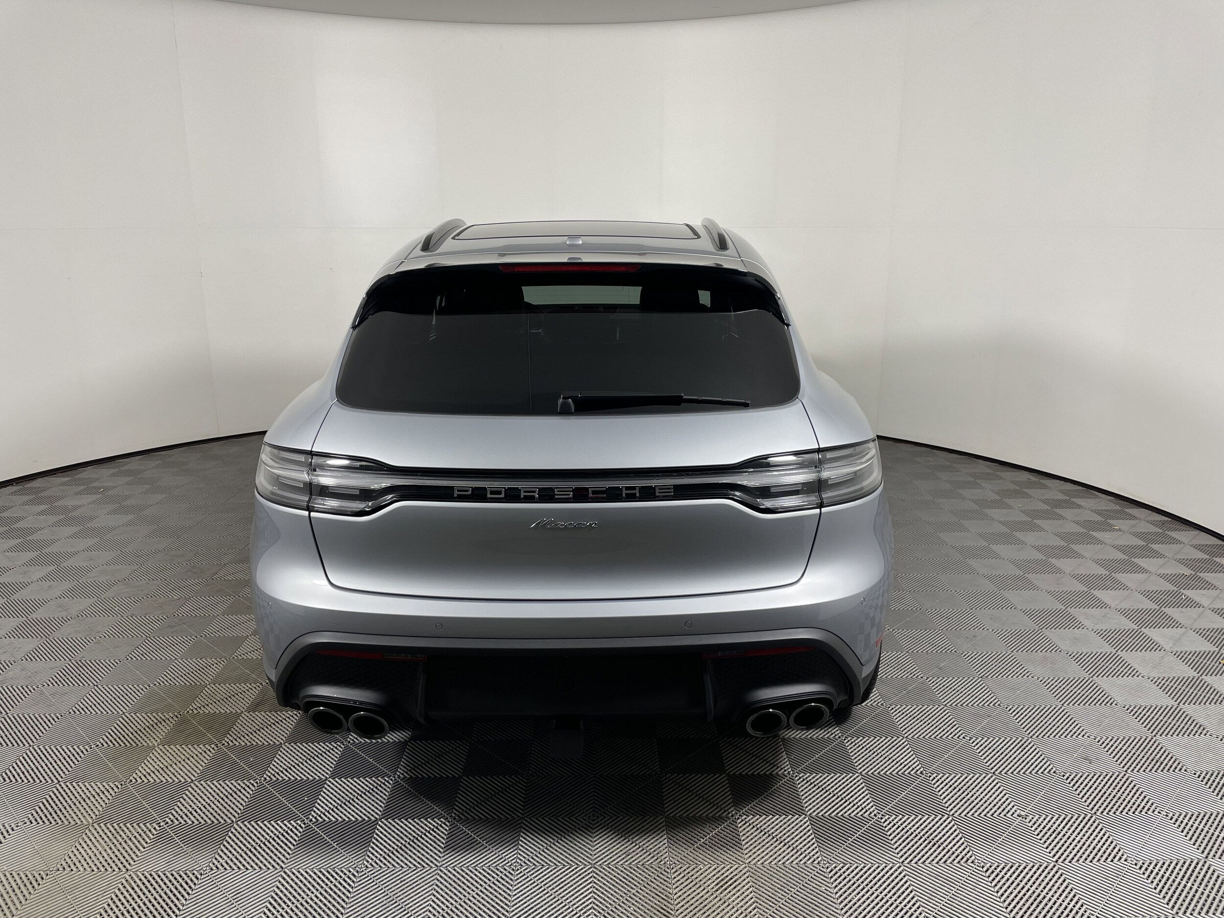 2026 Porsche Macan - Photo 6