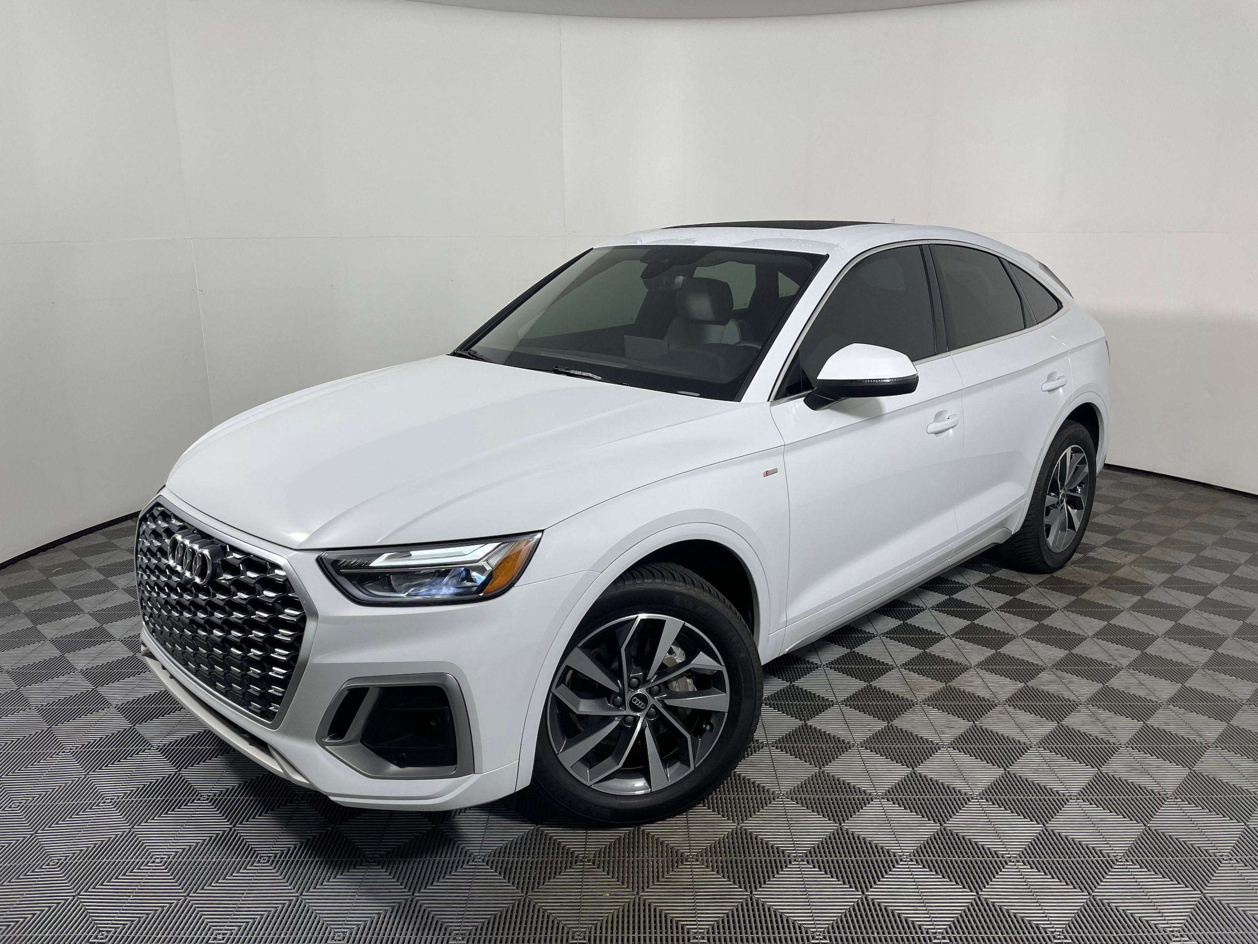 2022 Audi Q5 Sportback Premium's photo