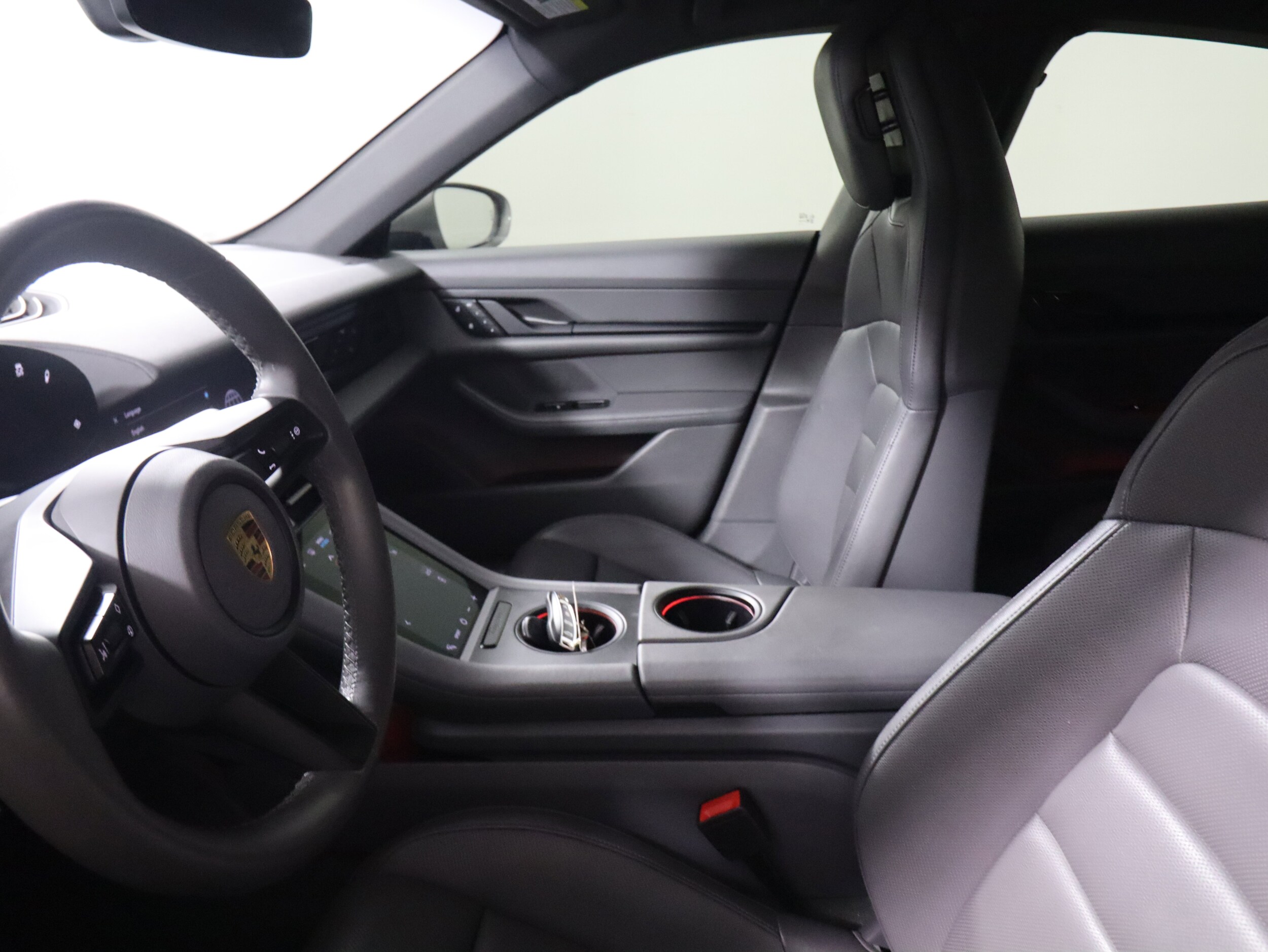 2022 Porsche Taycan photo 4
