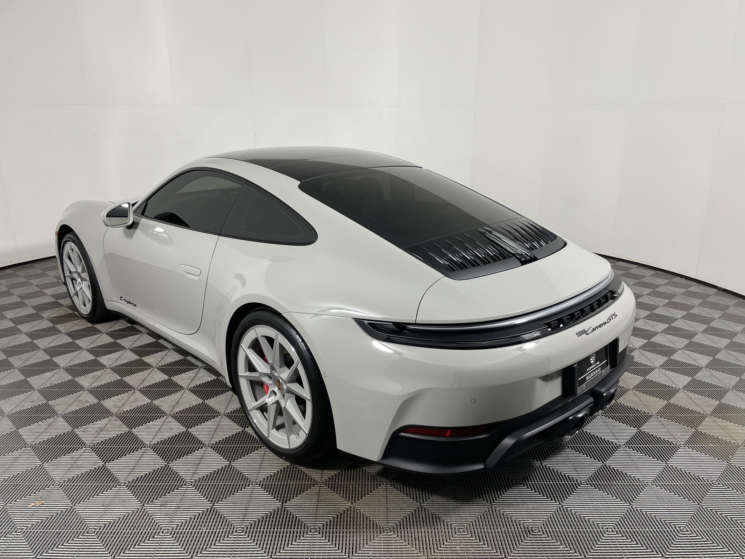 2026 Porsche 911 GTS photo 3