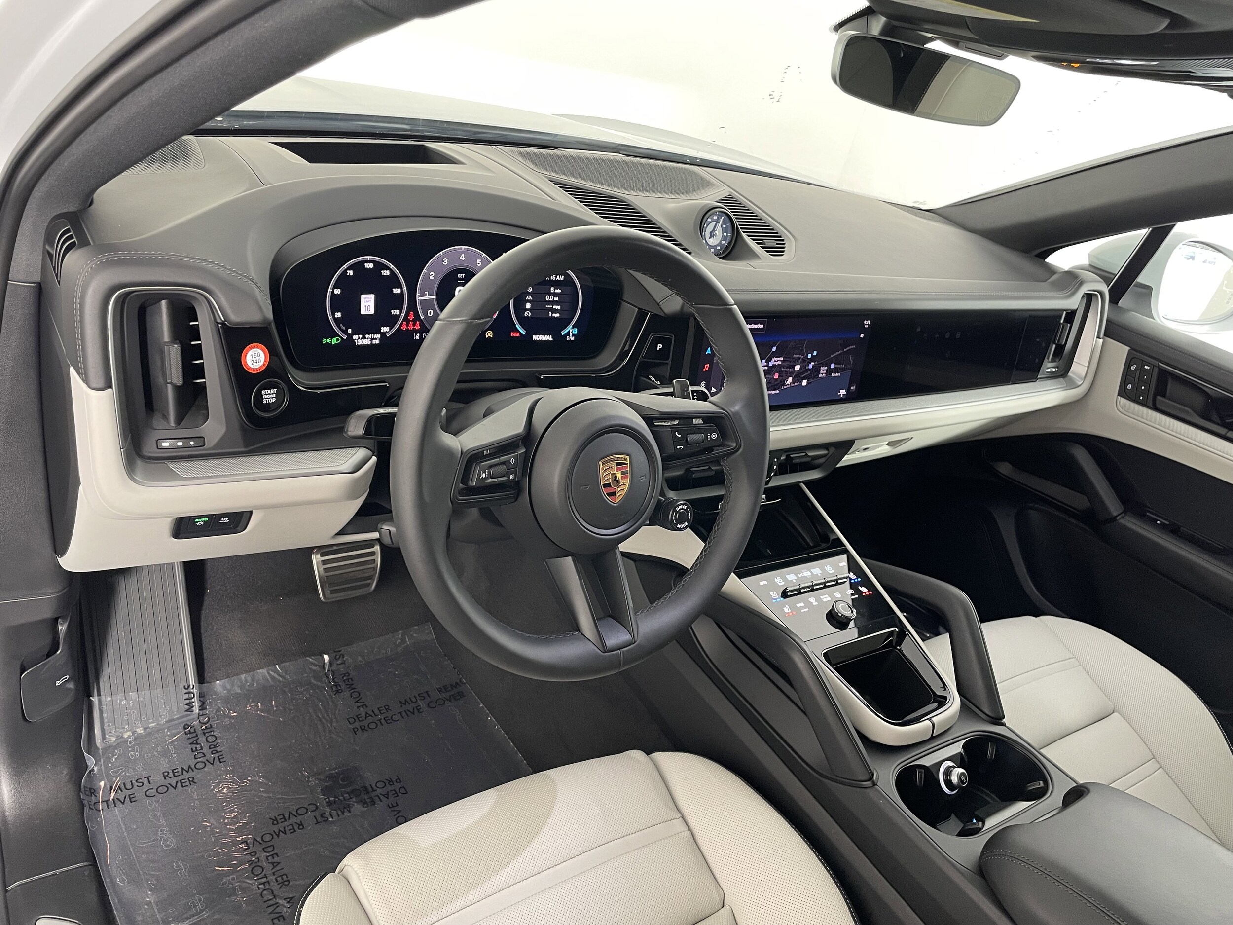 2025 Porsche Cayenne Coupe S photo 4