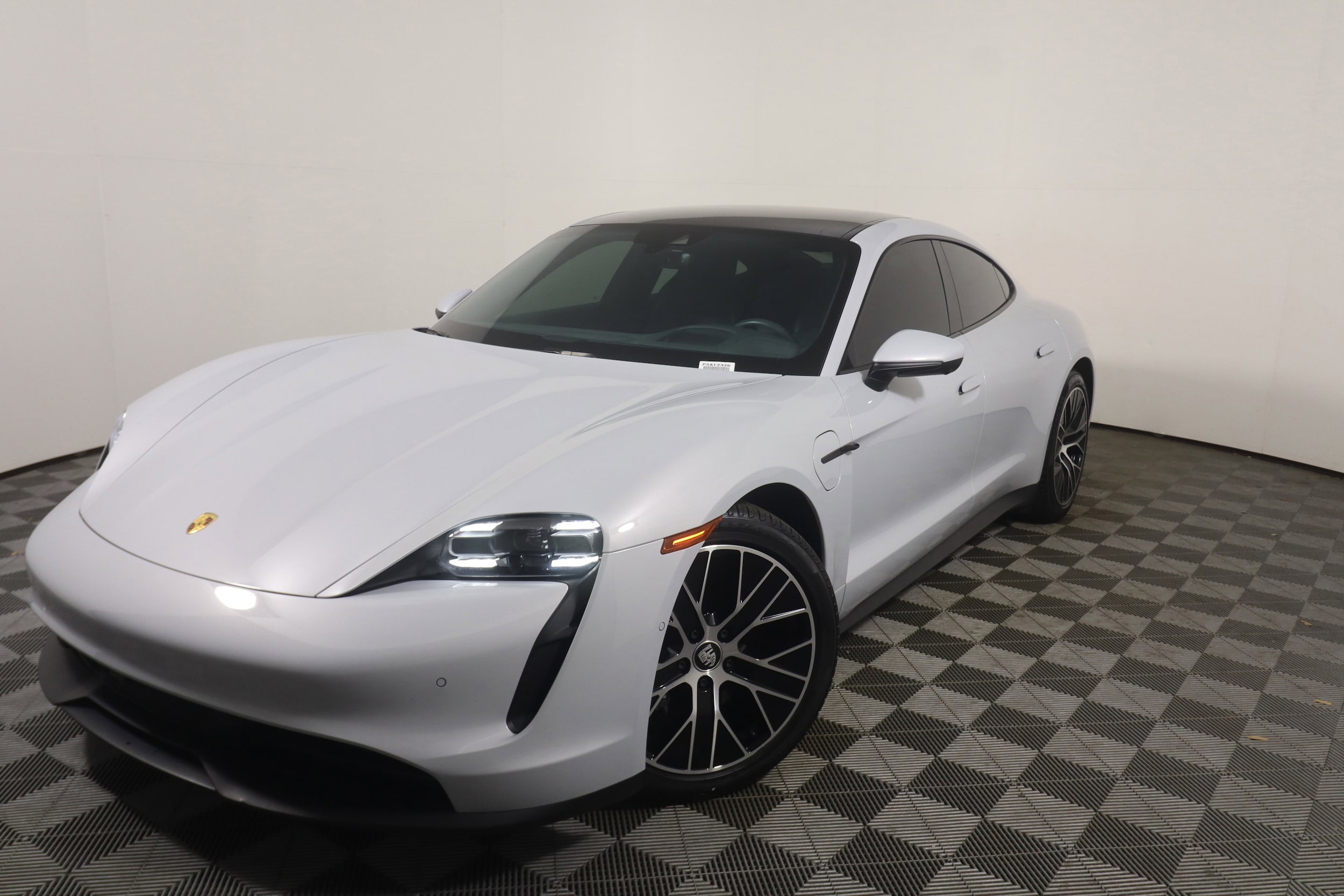2023 Porsche Taycan -'s photo