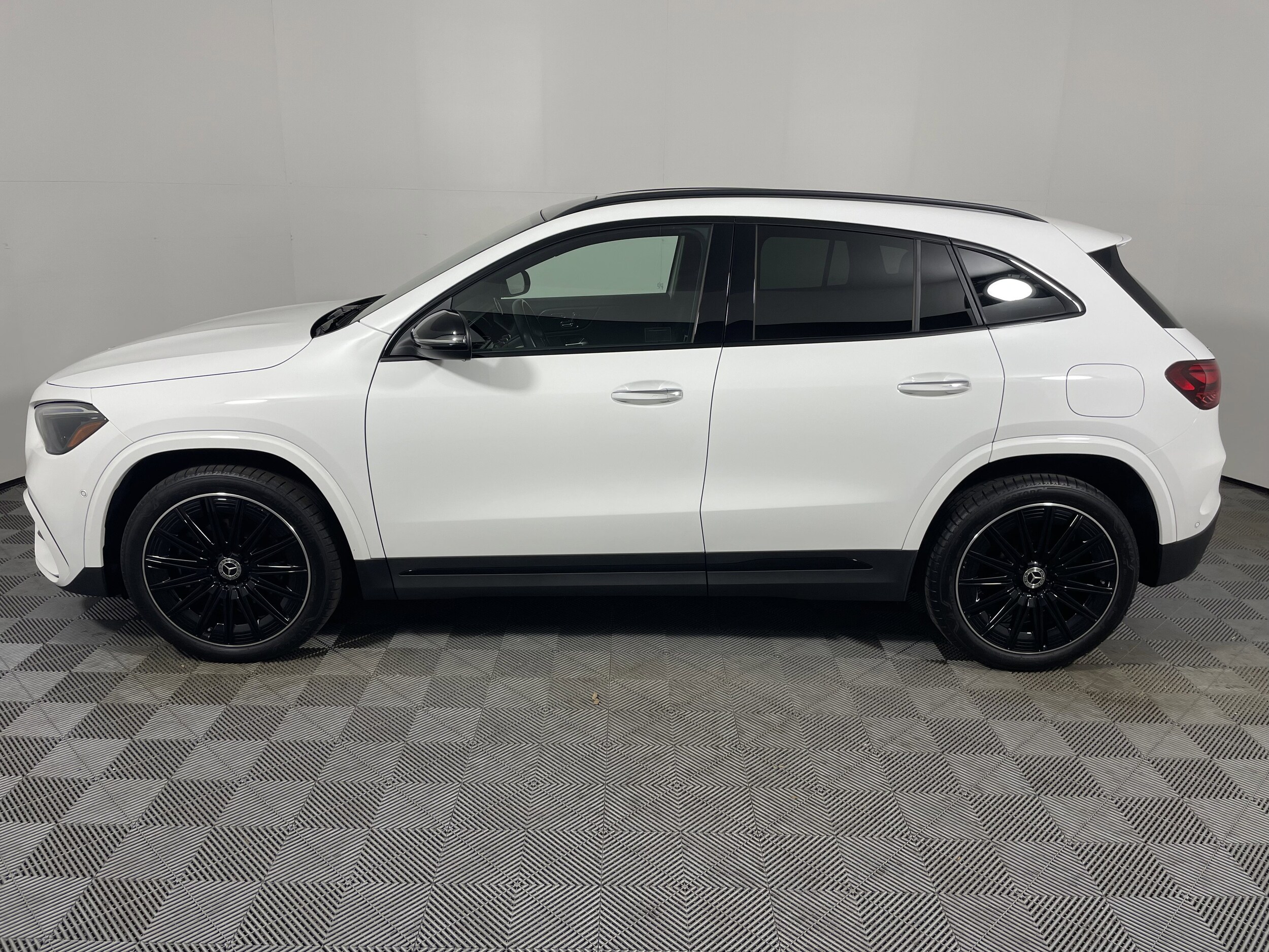 2025 Mercedes Benz GLA 250 photo 2