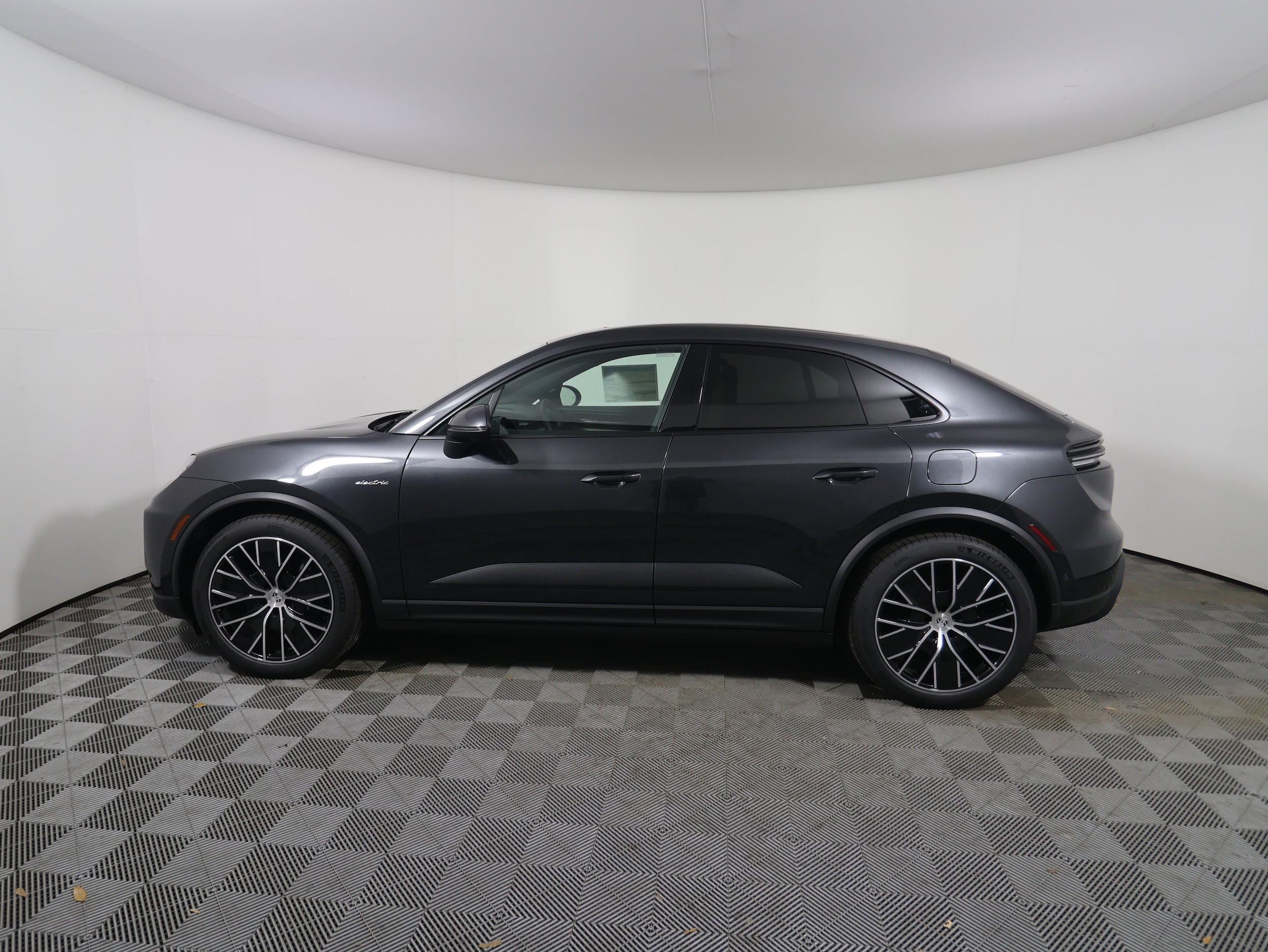 Used 2025 Porsche Macan Base with VIN WP1AD2XA6SL076290 for sale in Melbourne, FL