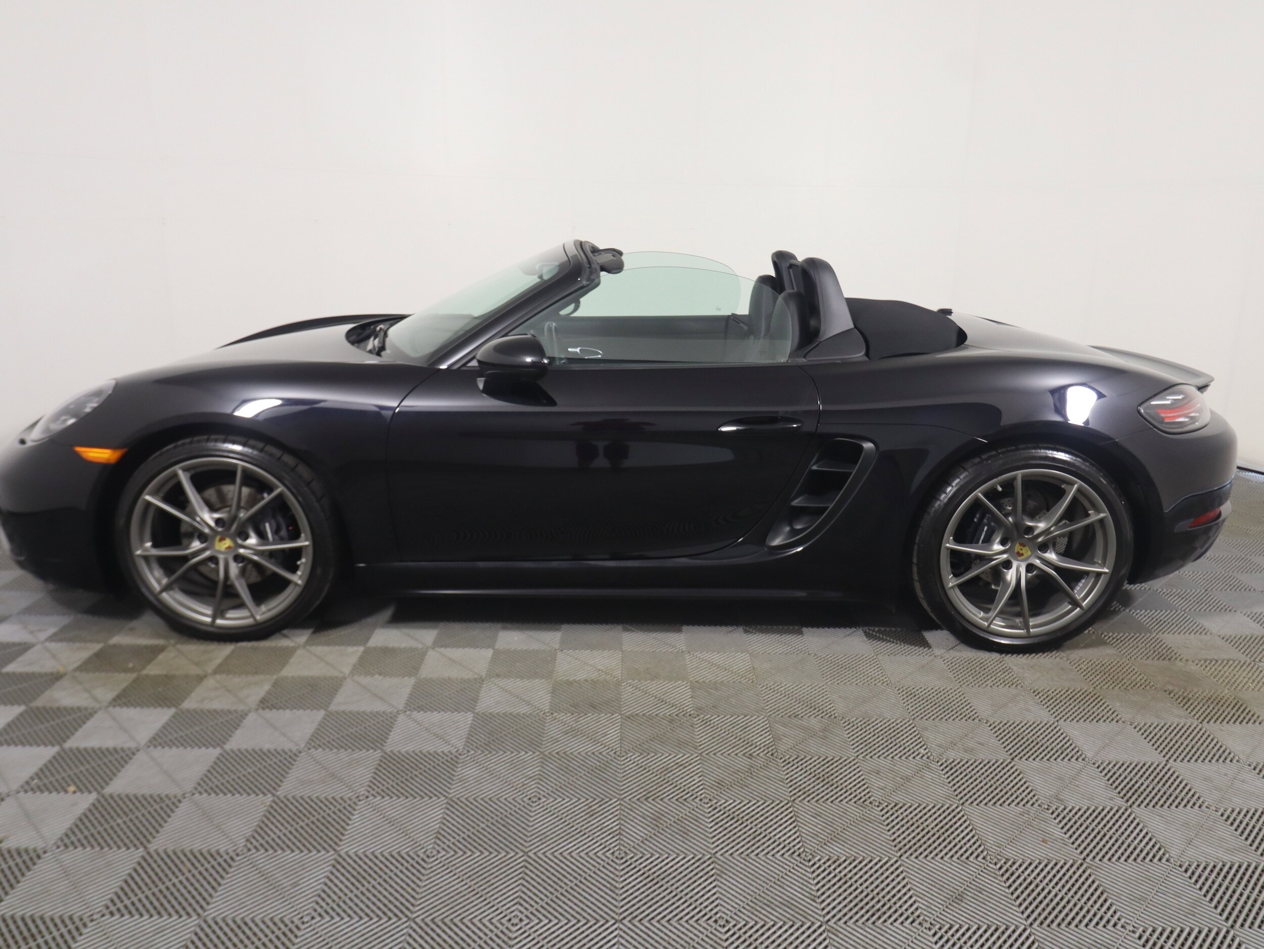 2022 Porsche Boxster photo 2