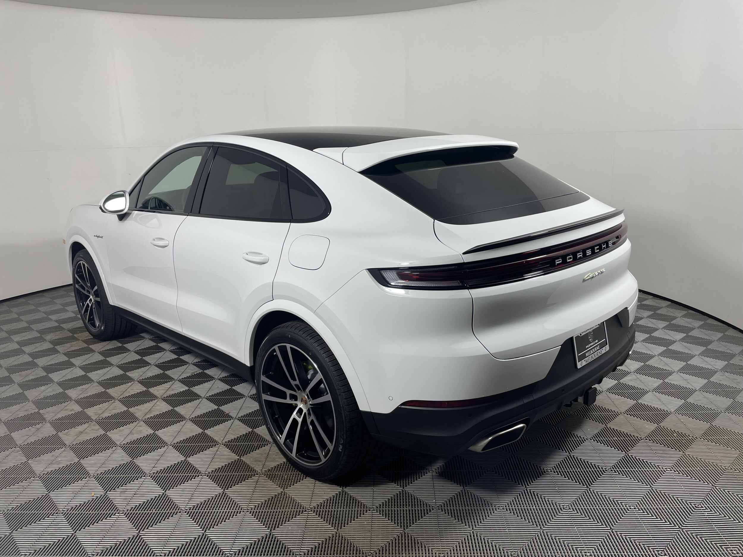 2026 Porsche Cayenne E-Hybrid Coupe photo 2
