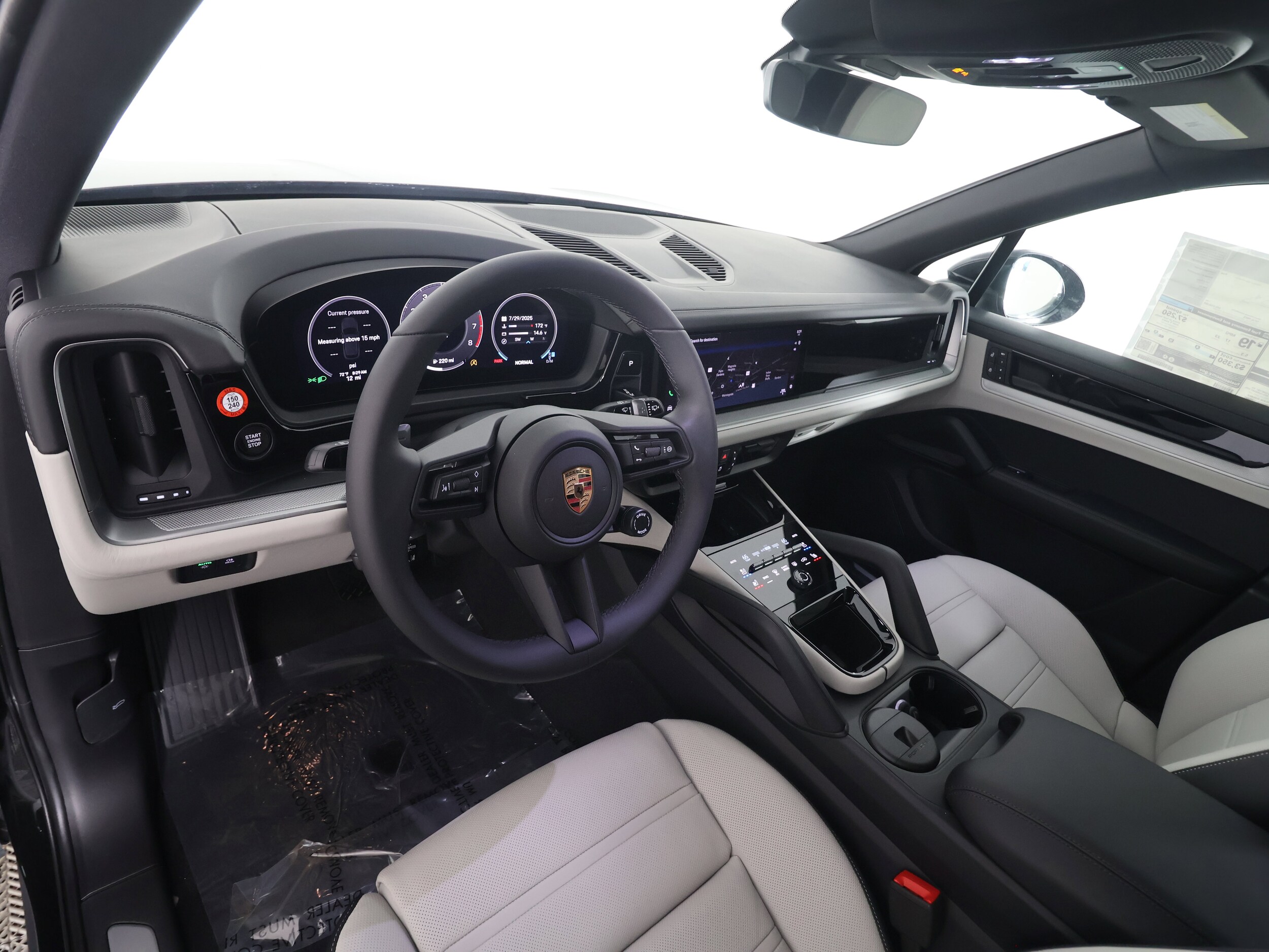 2025 Porsche Cayenne photo 3