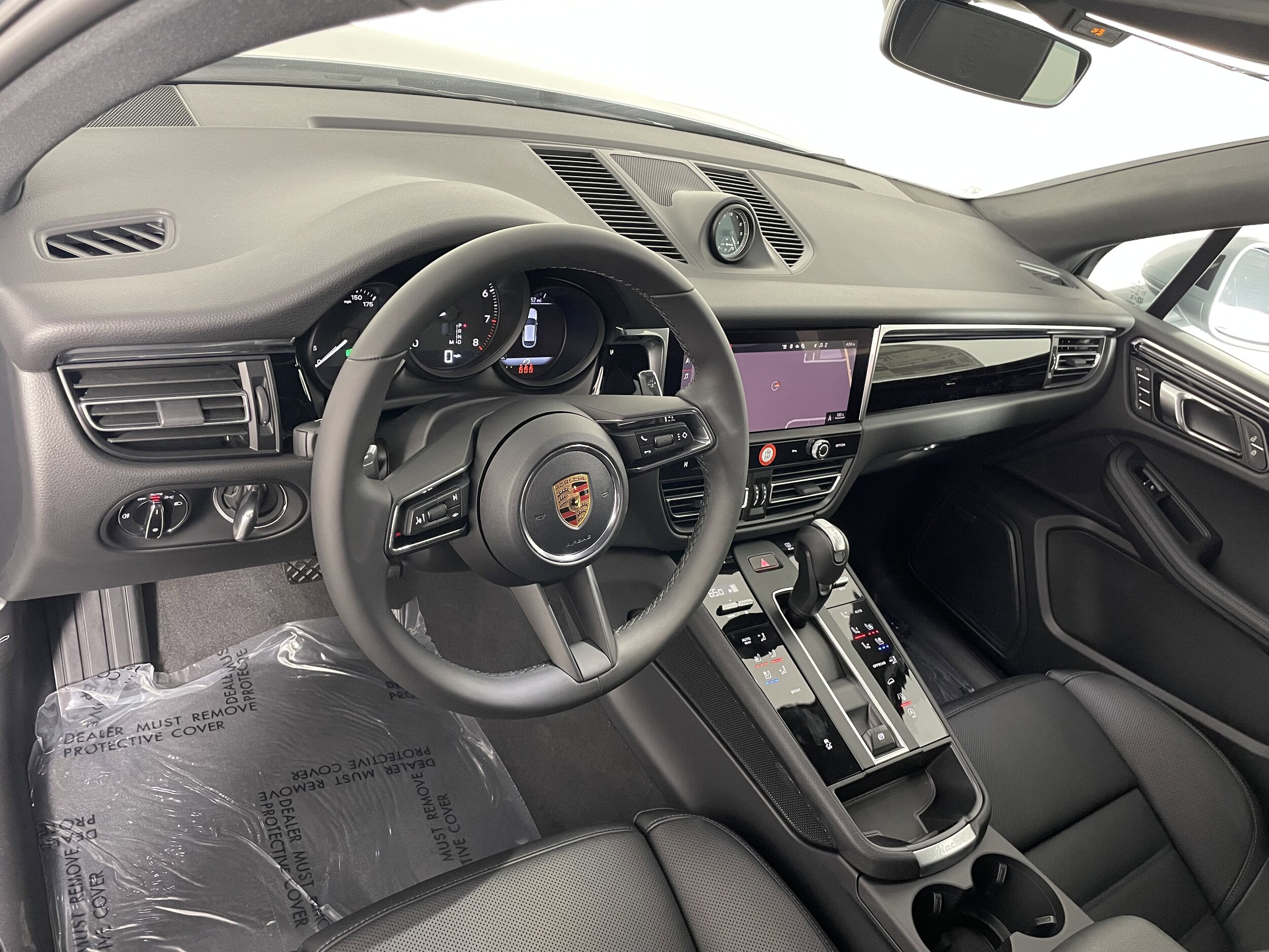 2026 Porsche Macan T photo 3