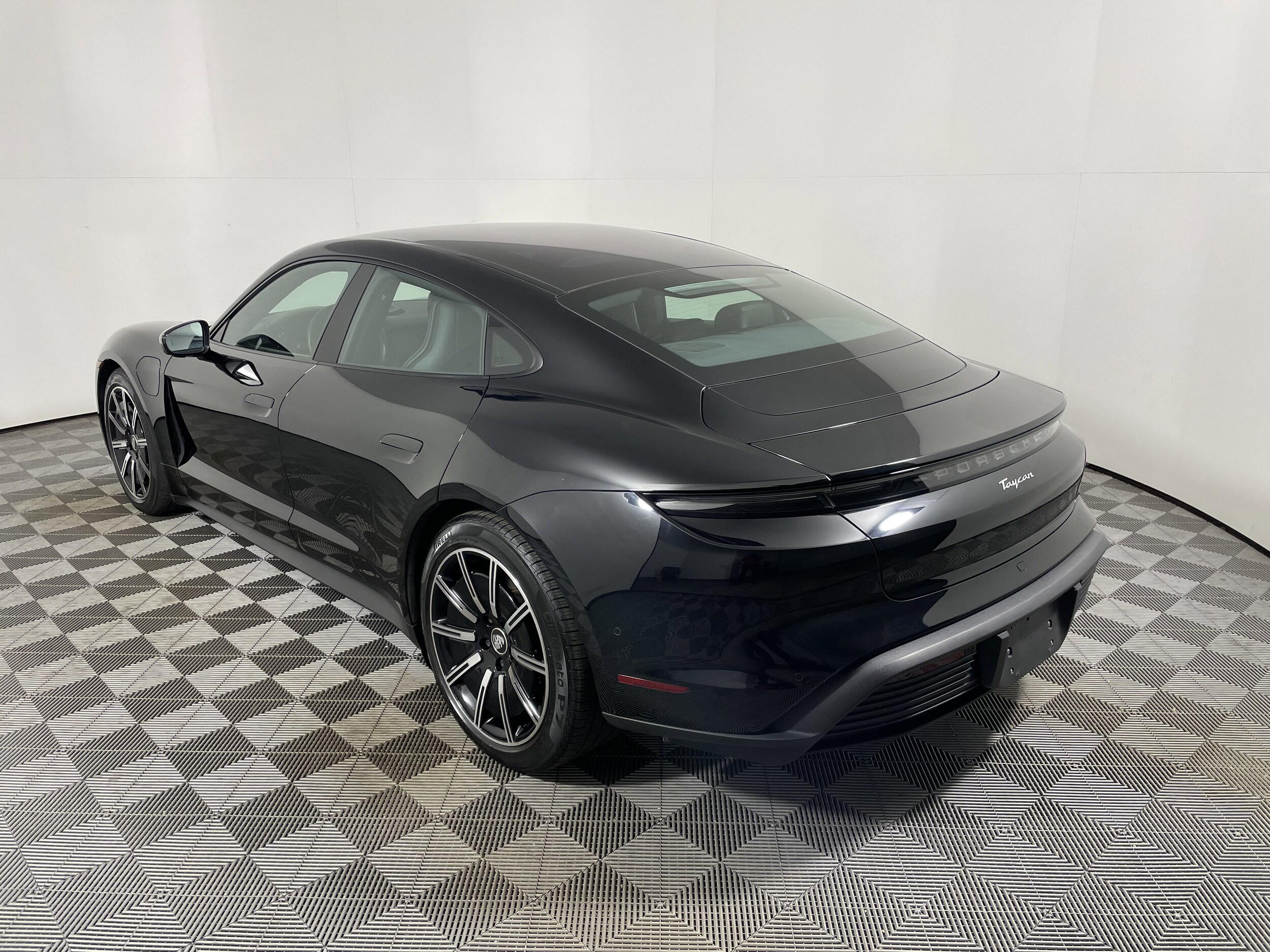 2022 Porsche Taycan Base photo 3